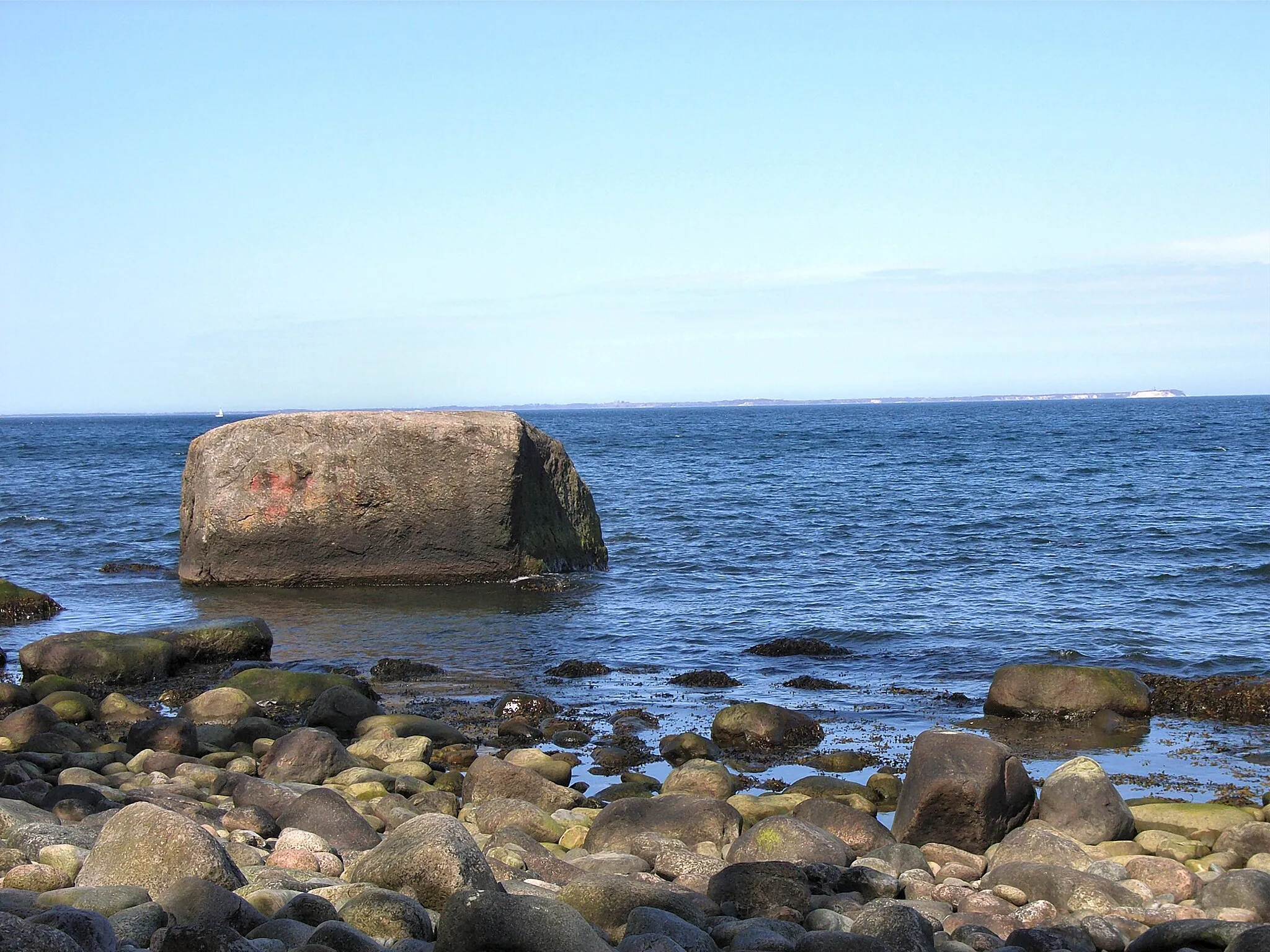 Photo showing: Glacial erratic near Blandow on island Rügen