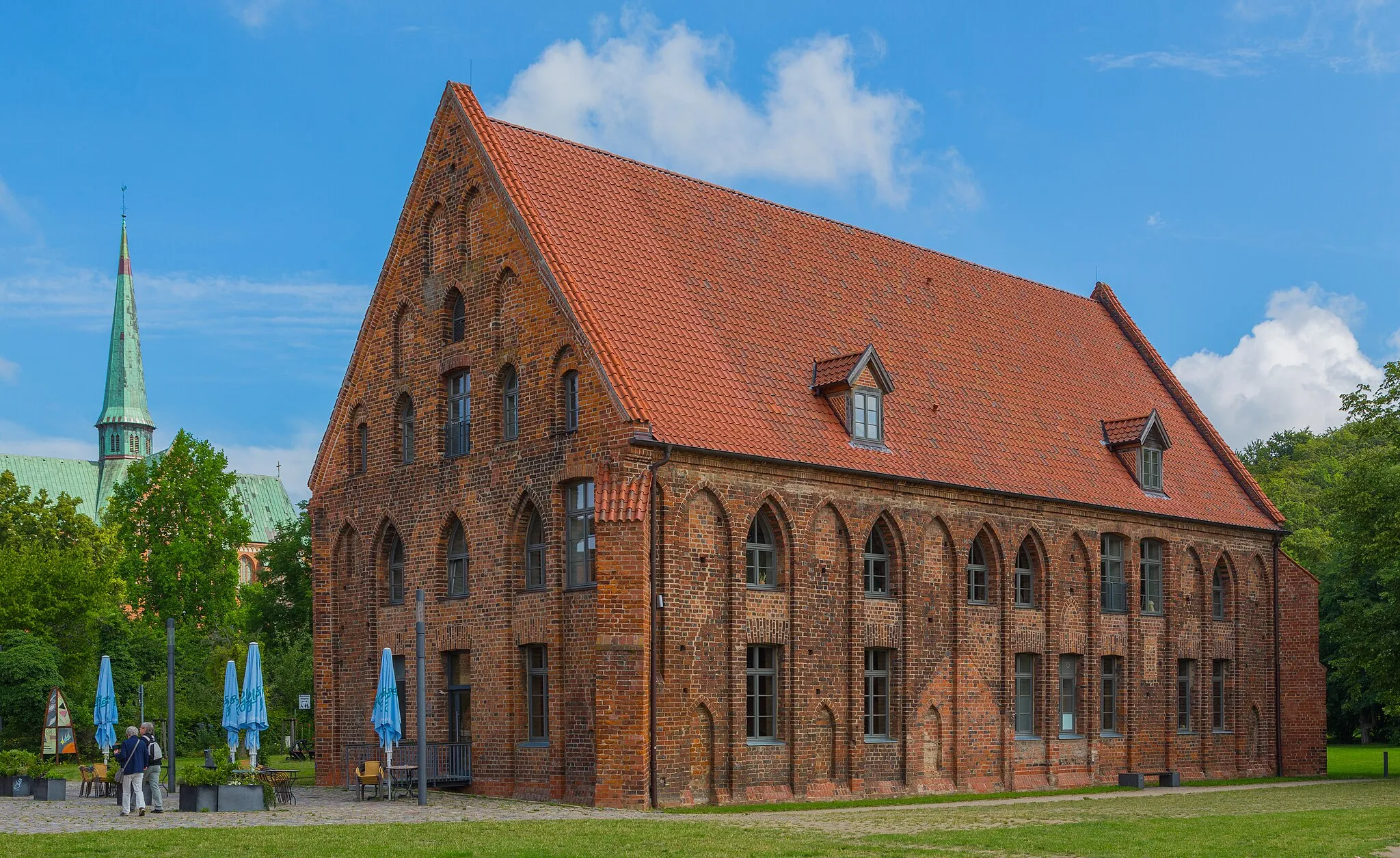 Photo showing: Granary of the former Monastery Doberan in Bad Doberan, Landkreis Rostock, Mecklenburg-Vorpommern, Germany. This brick building is a listed cultural heritage monument.