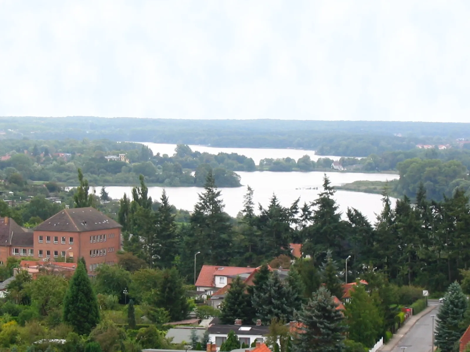 Photo showing: Ostorfer See in Schwerin, Germany, view from water tower in Neumühle
