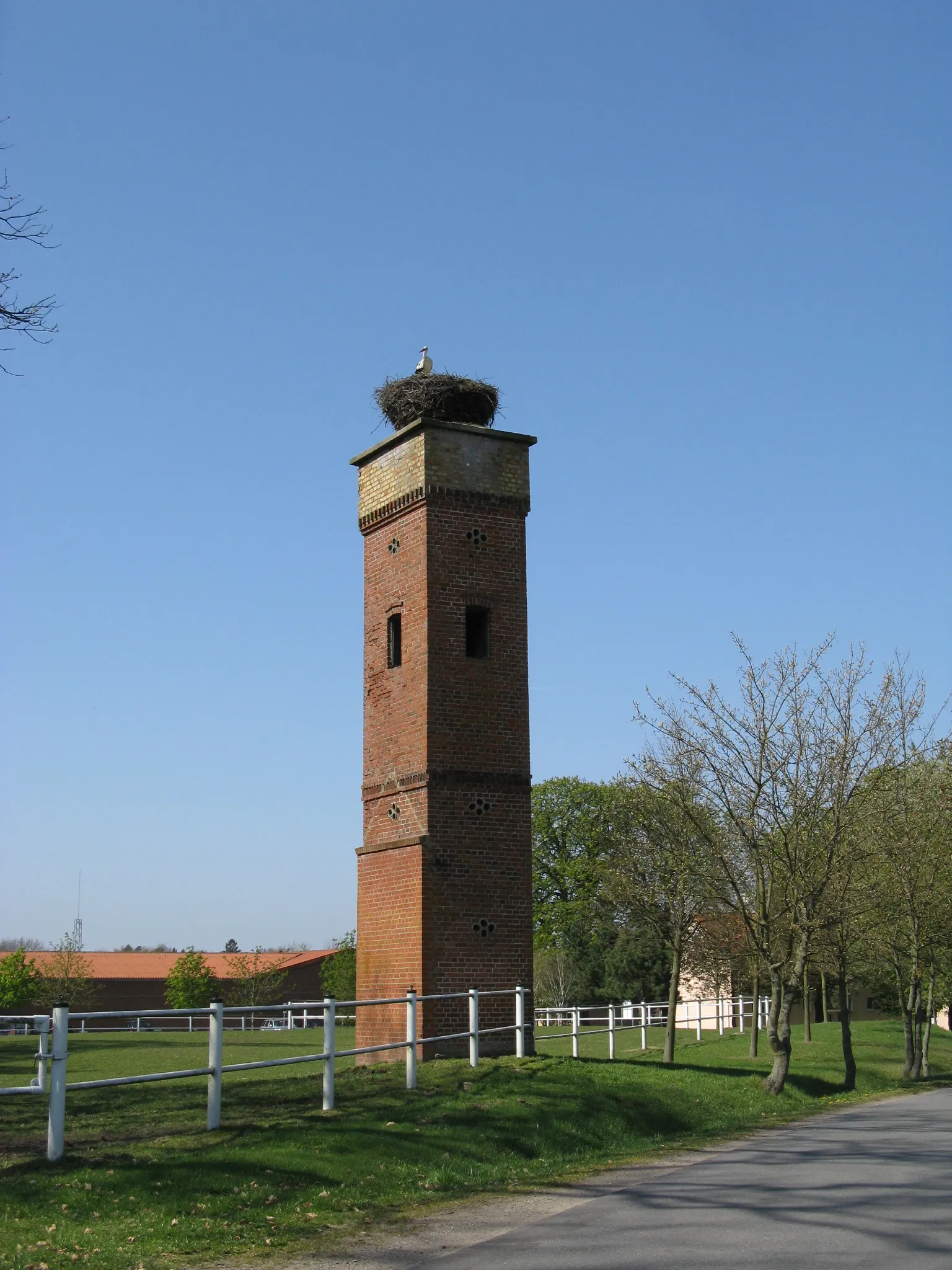 Photo showing: Tower with stork nest in Wamckow, disctrict Parchim, Mecklenburg-Vorpommern, Germany