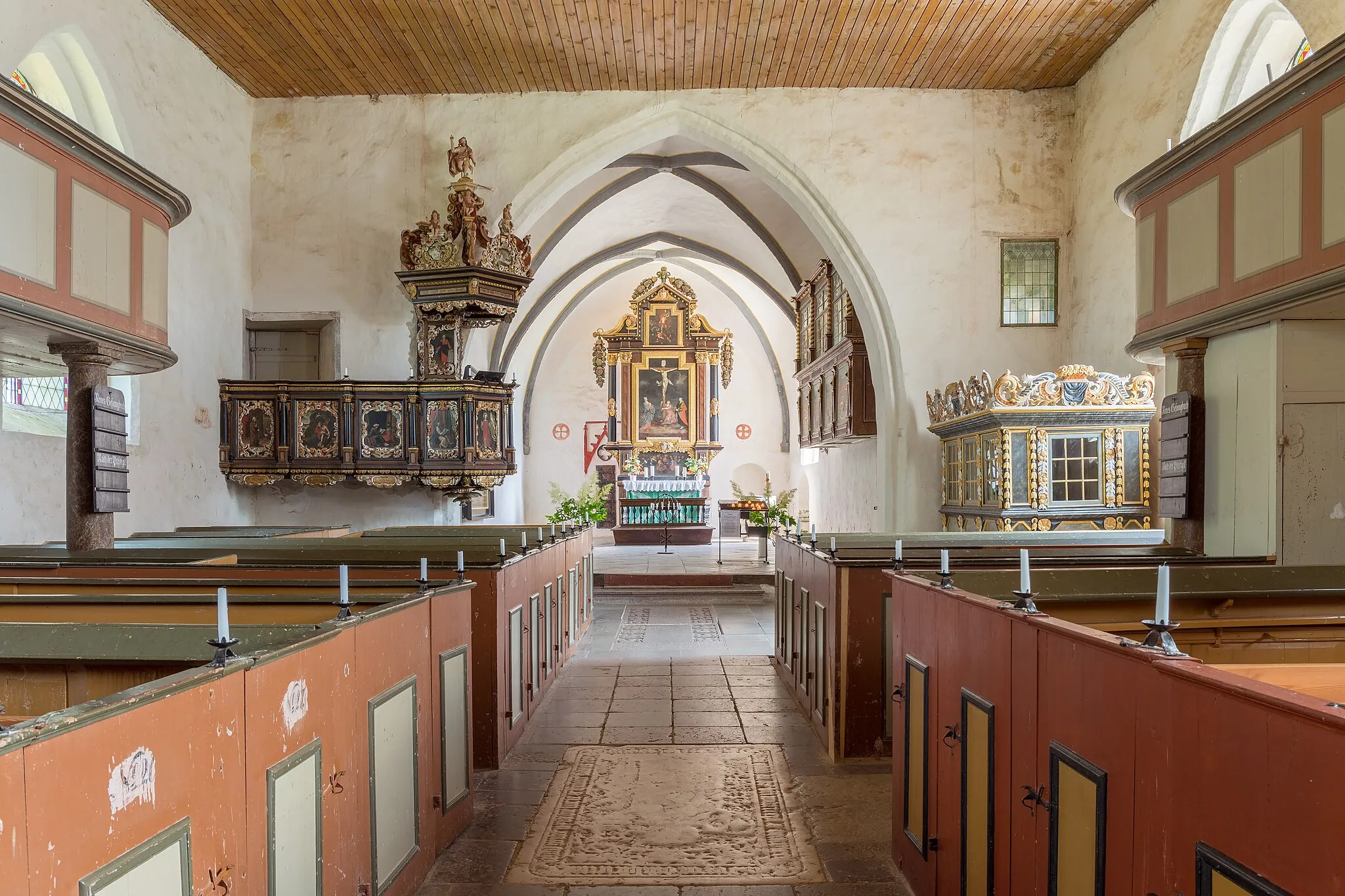 Photo showing: Interior of St. Pauli Church in Bobbin (Rügen). View from the main entrance towards the sanctuary.