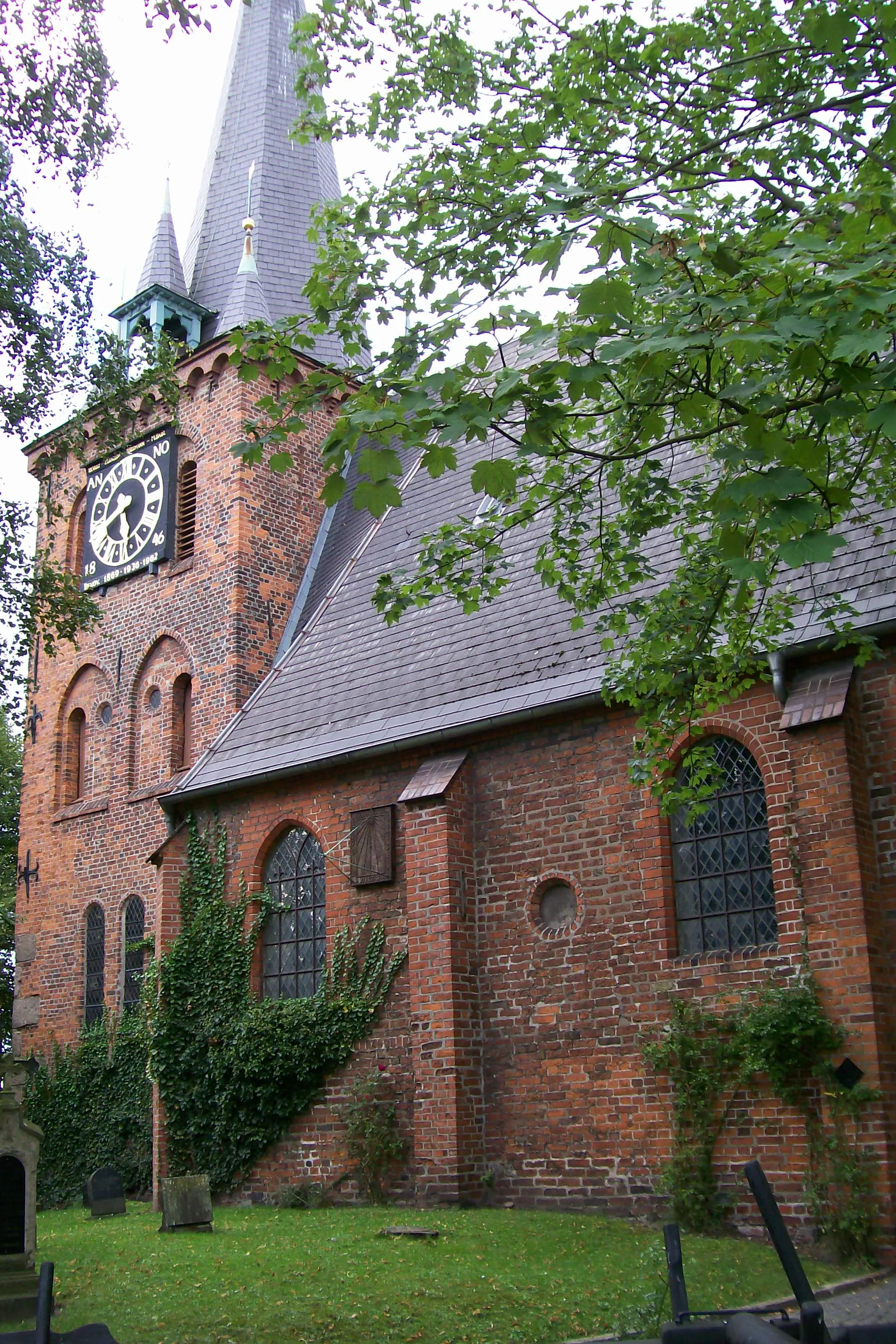 Photo showing: St. Andreas Schlutup, church in Lübeck-Schlutup, built in 1436, brick gothic