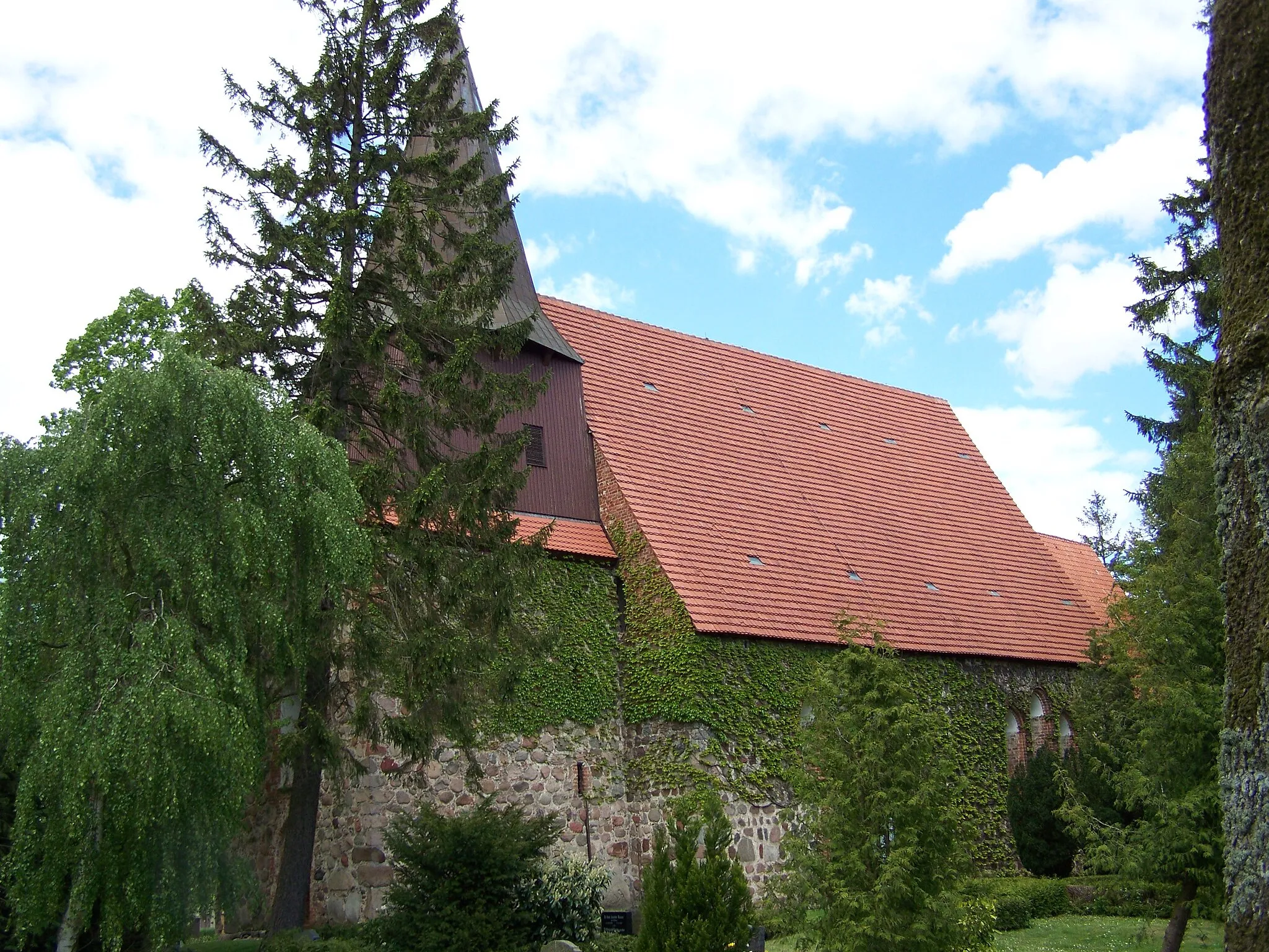 Photo showing: Kirche in Kirch Baggendorf, Vorpommern (2009-05-13)
