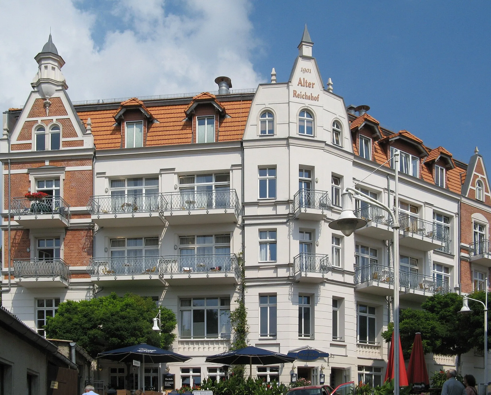 Photo showing: Rügen: Sassnitz - Hotel Alter Reichshof am Marktplatz am Steinbach