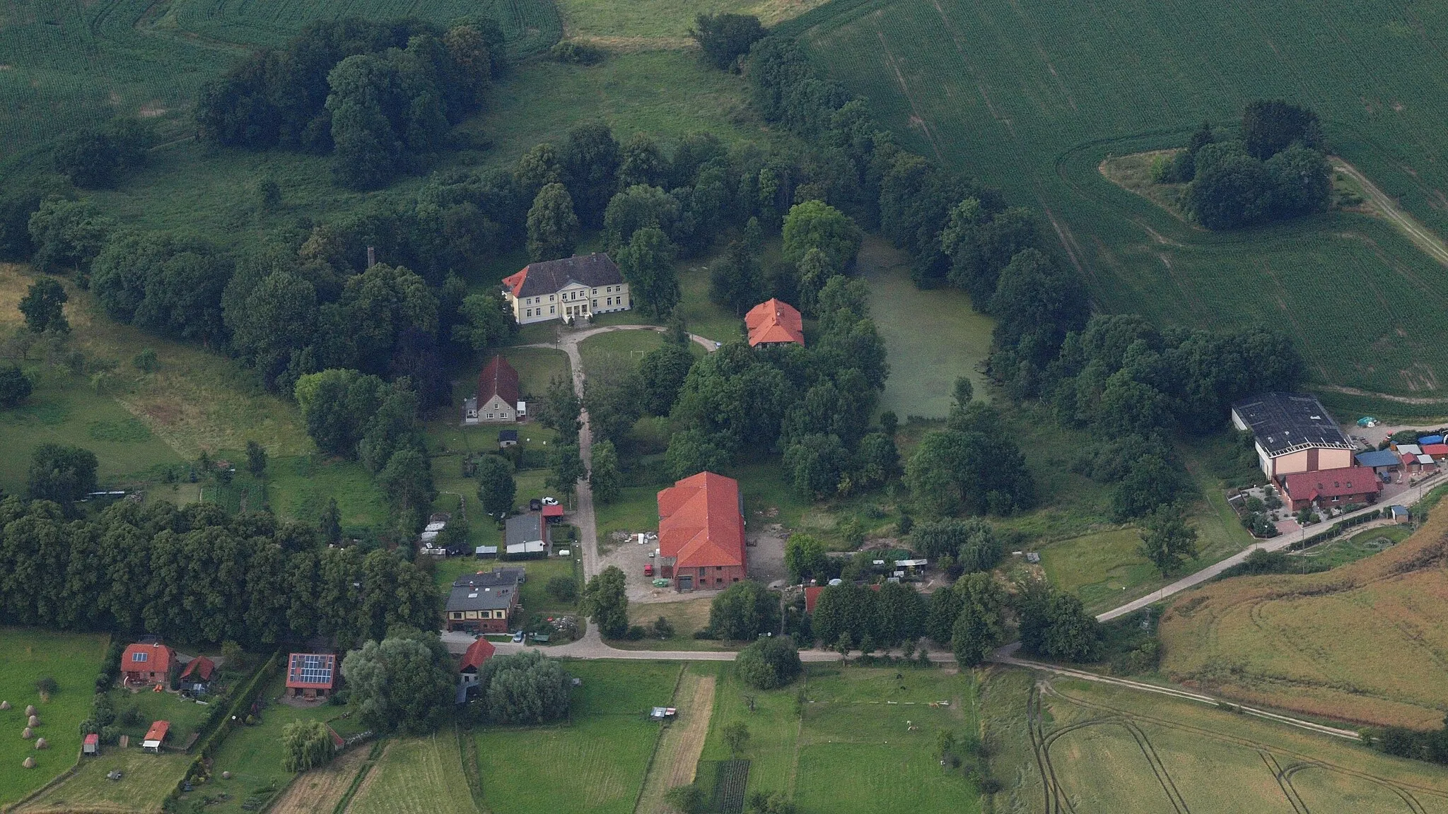 Photo showing: Goldebee, Gutshaus Goldebee, Luftaufnahme (2014)
