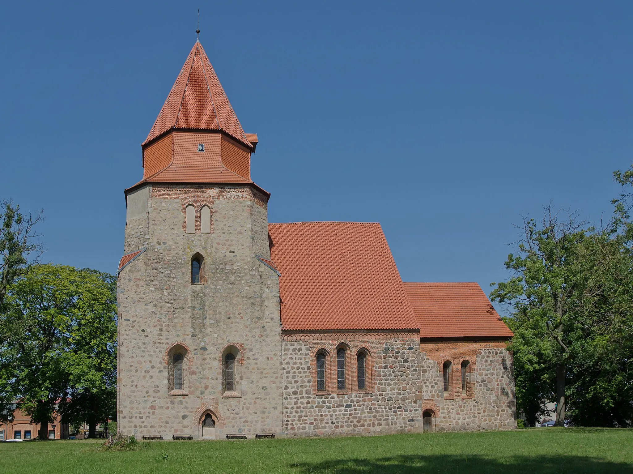 Photo showing: Kavelstorf - Kirche