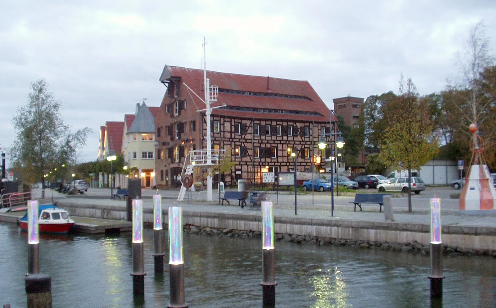 Photo showing: Harbour of Wolgast in the evening