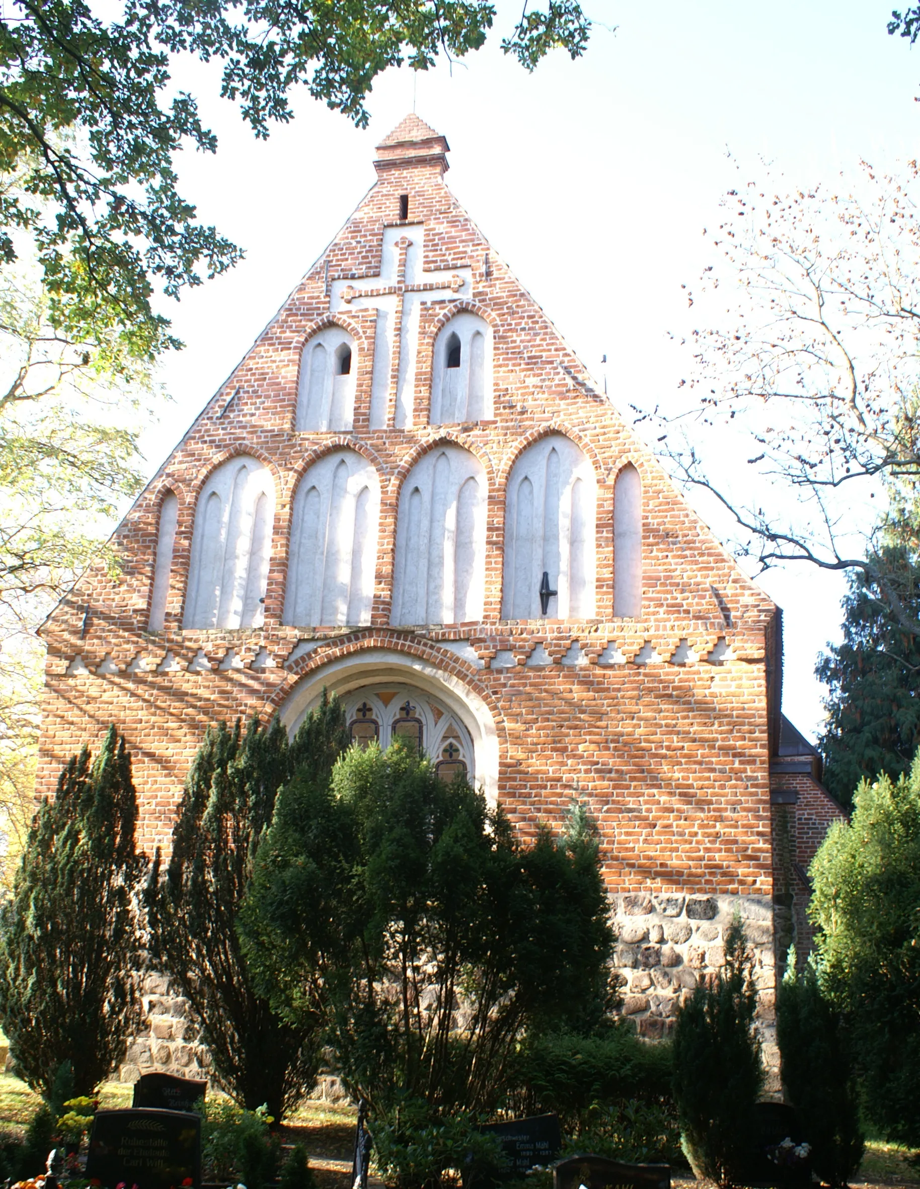 Photo showing: Dorfkirche in Hohendorf - Landkreis Ostvorpommern  - Ostgiebel