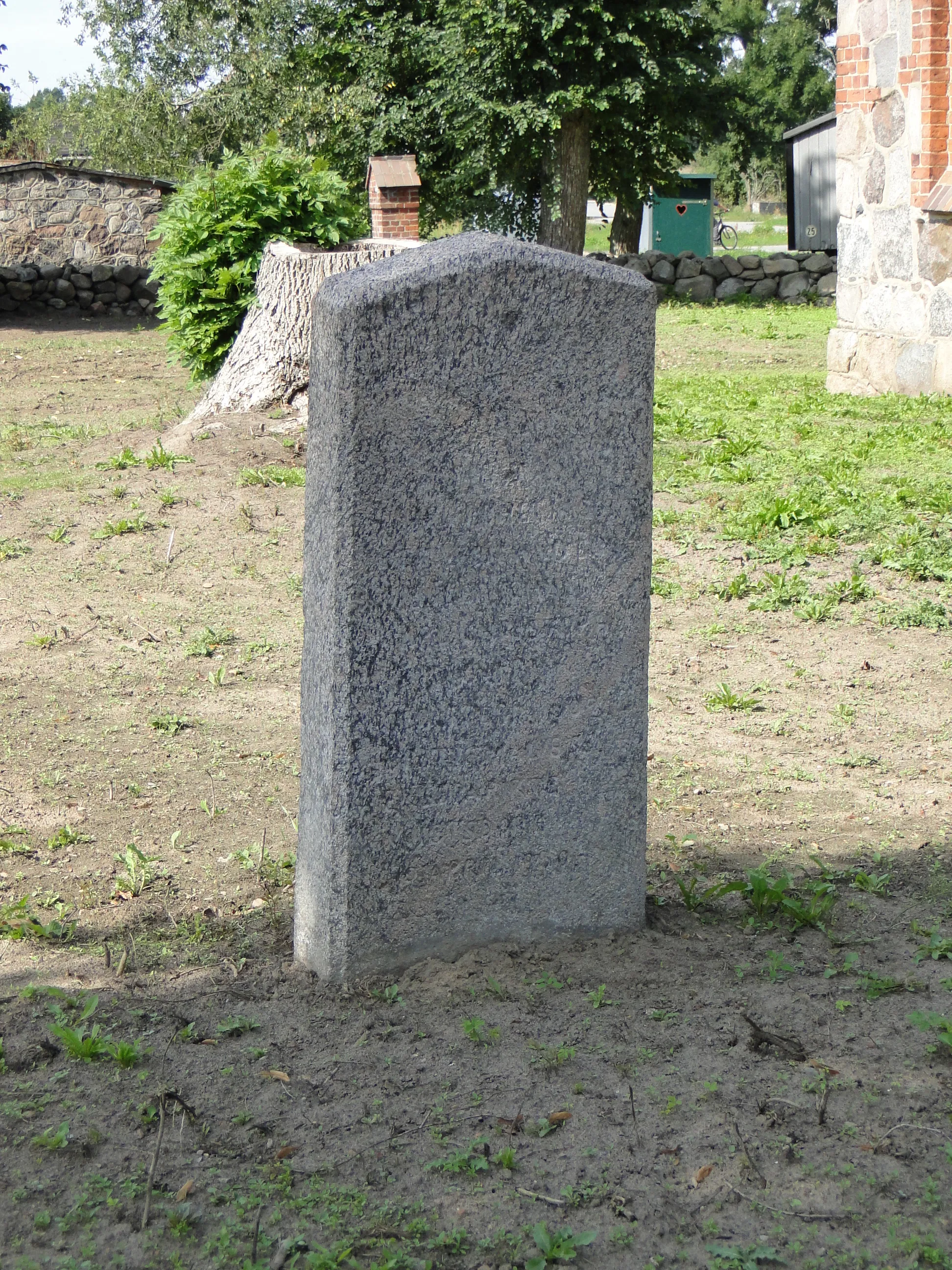 Photo showing: Gravestone at church yard in Dargelütz, district Ludwigslust-Parchim, Mecklenburg-Vorpommern, Germany