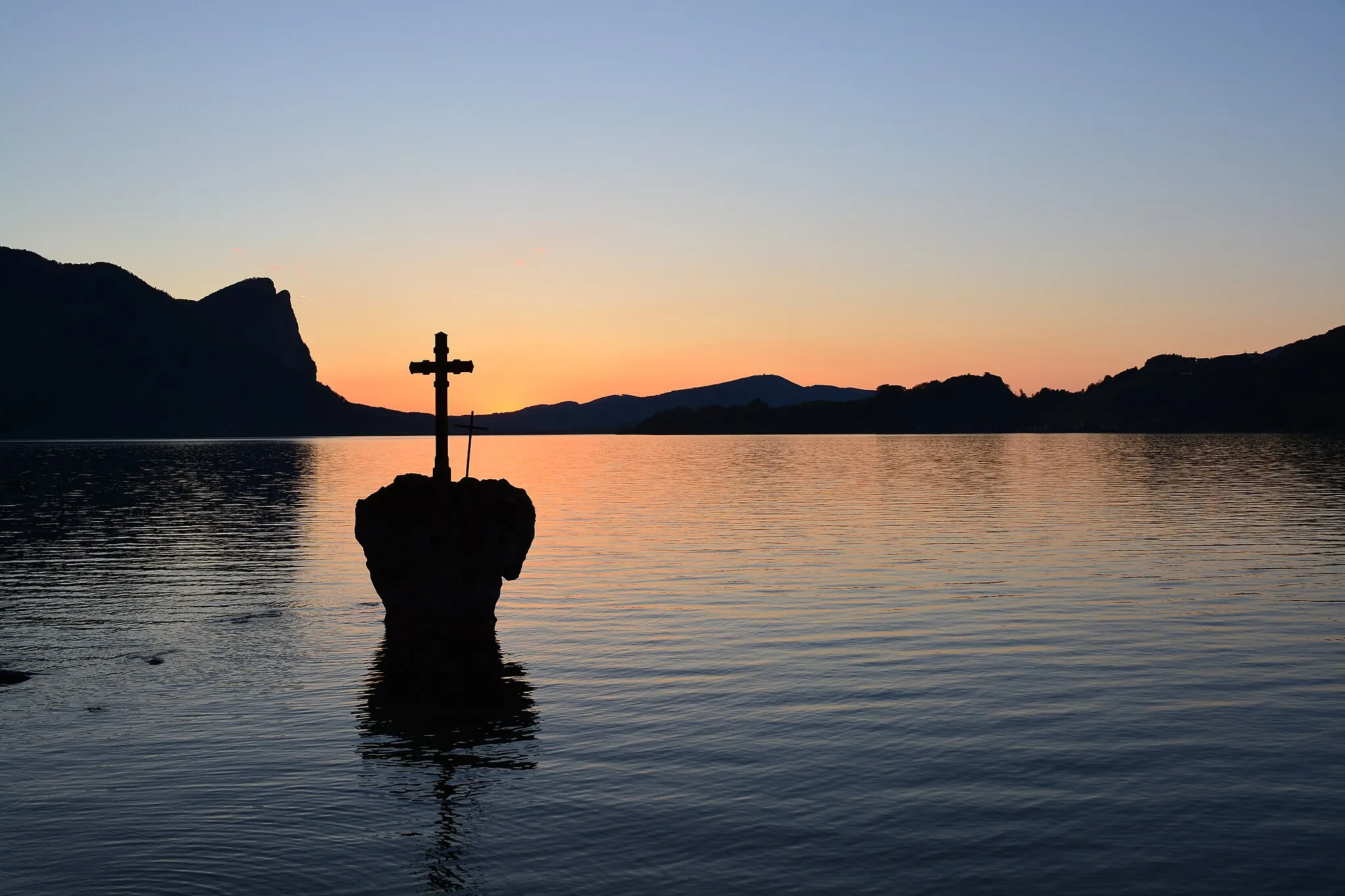 Photo showing: Kreuzstein im Mondsee, Gemeinde St. Gilgen, Austria