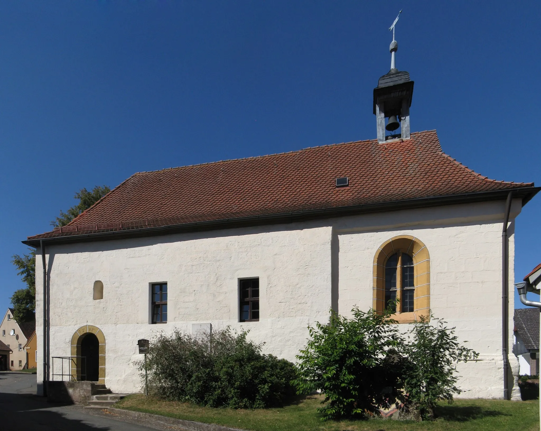 Photo showing: Evangelische Kirche Sankt Jakob/Sankt Aegidius im Ortsteil Buttendorf von Roßtal. 14. Jahrhundert, Chor 1510, Renoviert 1779,
