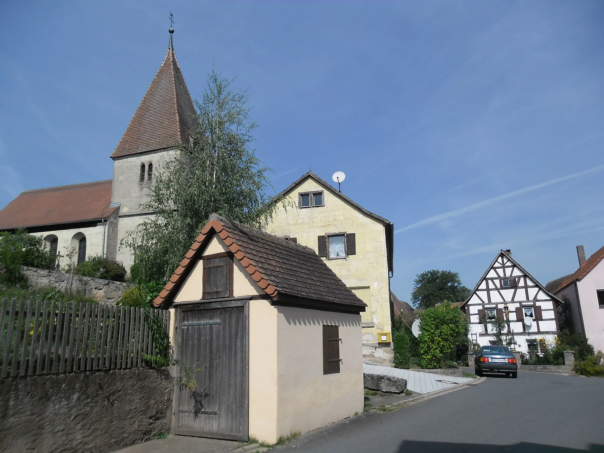 Photo showing: Chorturmkirche St. Maria und Georg (13./14. Jahrhundert) im Neuhofer Ortsteil Oberfeldbrecht