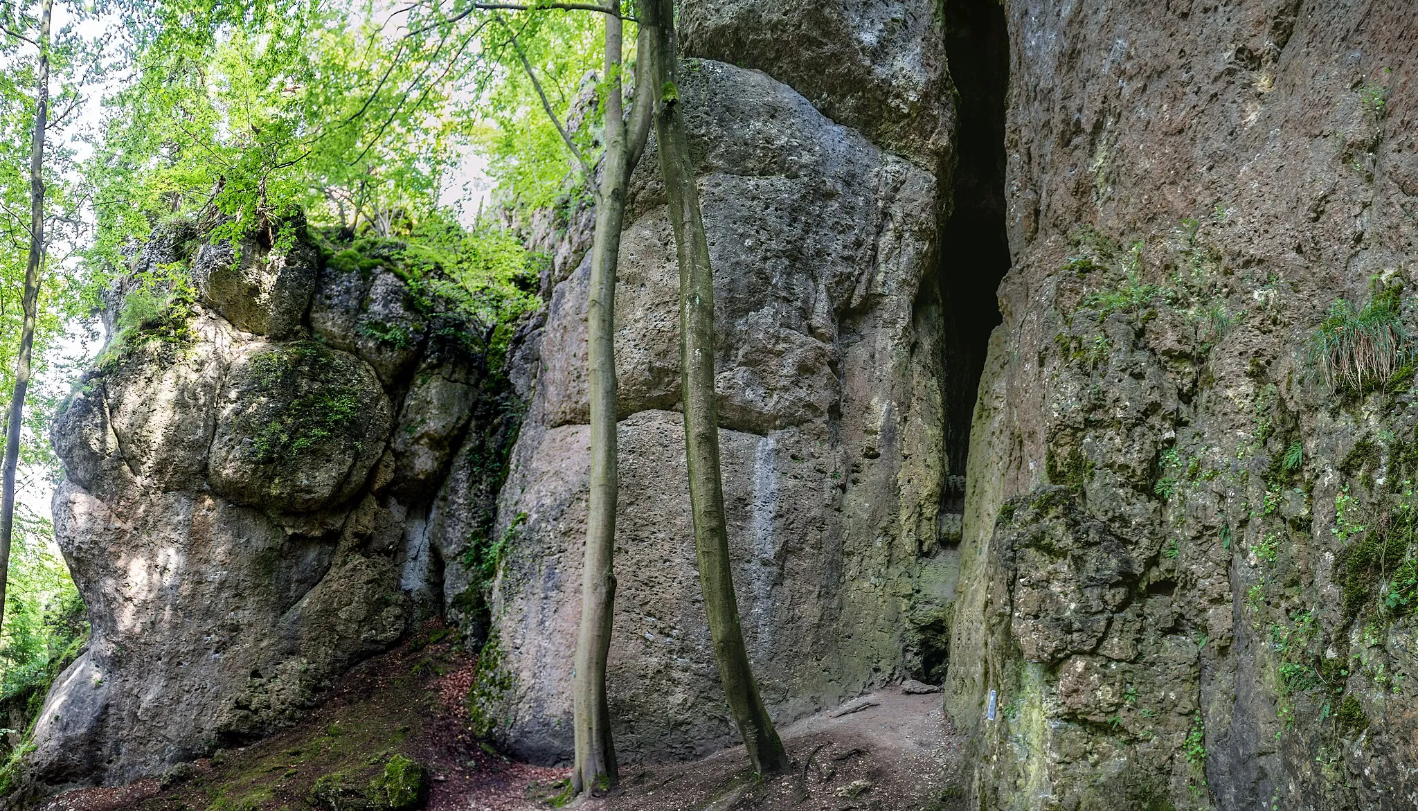 Photo showing: Starenfelsen mit Spalthöhle A18