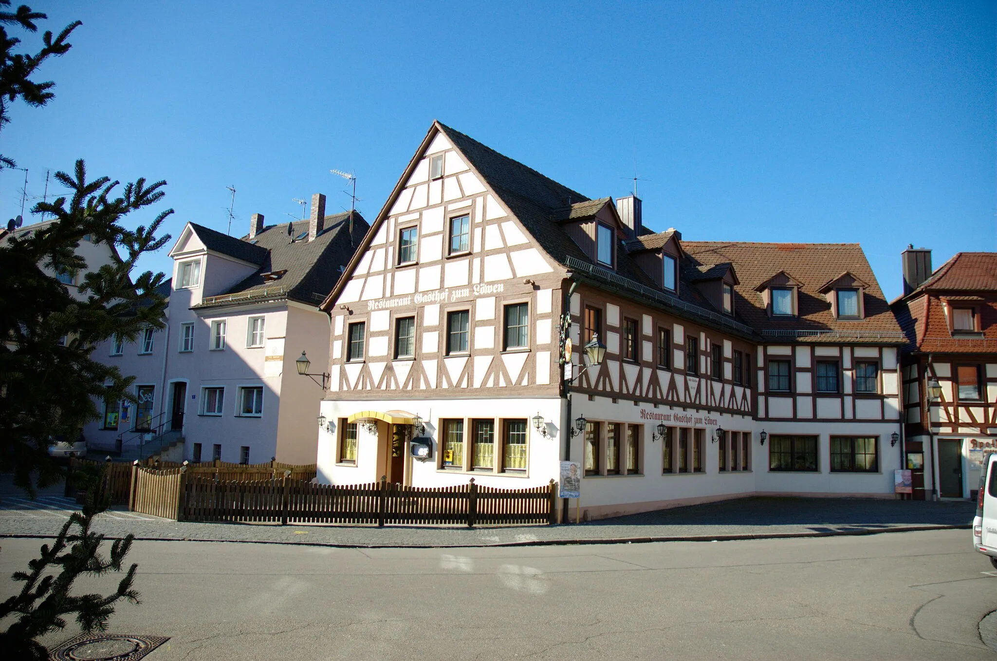 Photo showing: Heilsbronn, Restaurant "Zum Löwen"