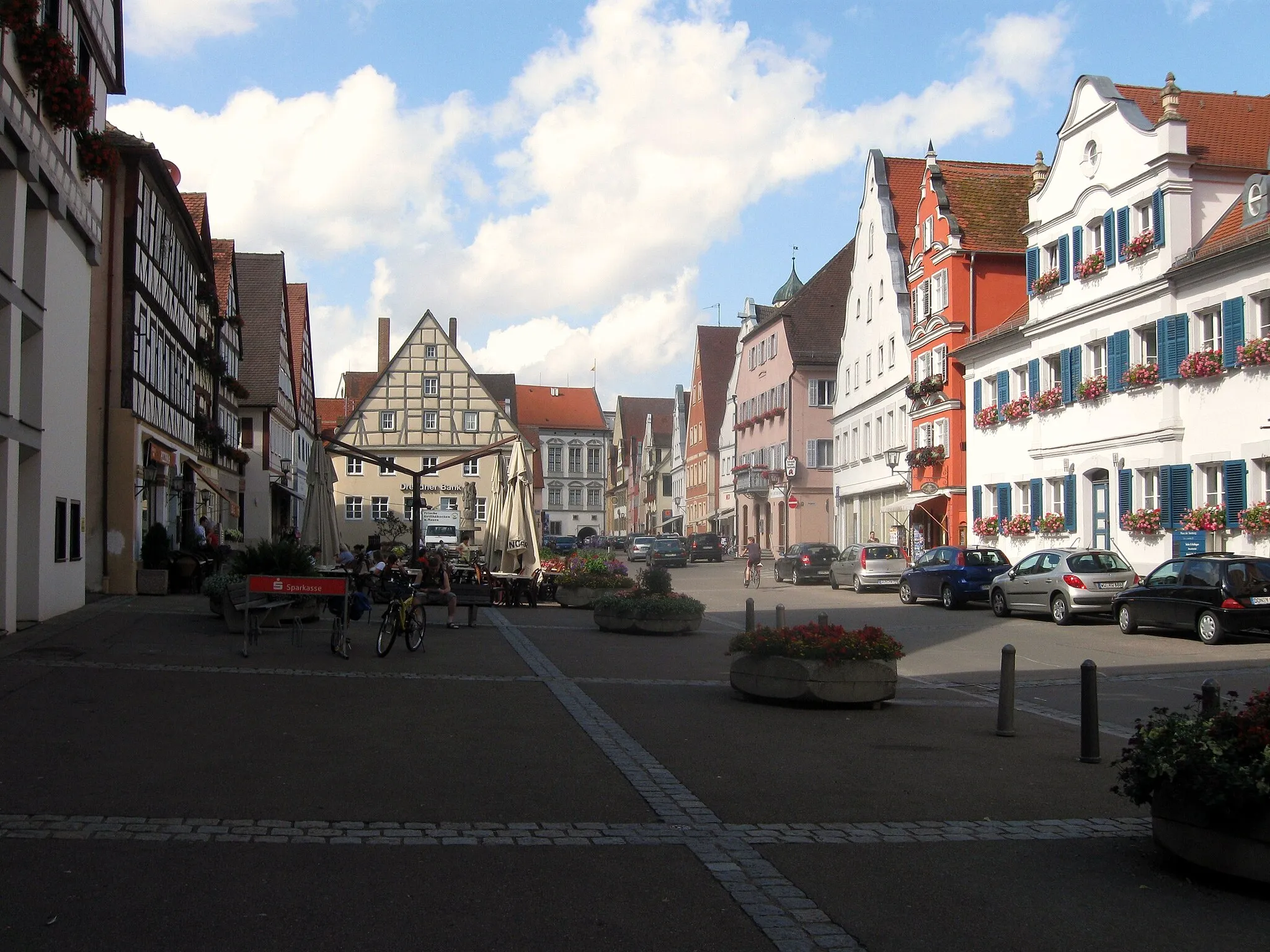 Photo showing: Photo of the central market plaza (markplatz) in the center of Oettingen in Bayern, Germany taken during July 2009.