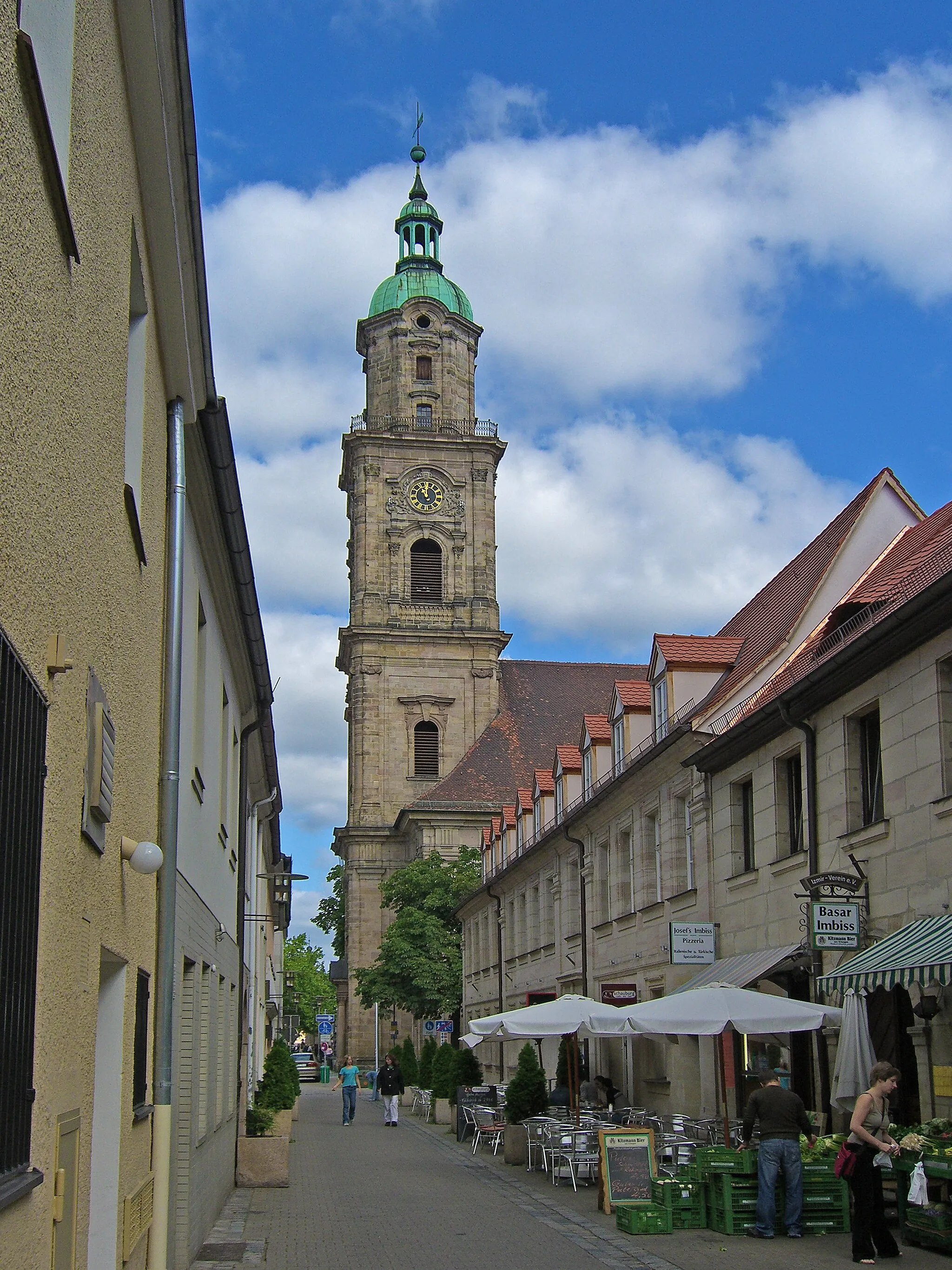 Photo showing: The tower of the Neustädter Kirche (New Town Church) viewed from the Kammererstraße (Kammerer street) in Erlangen, Germany.