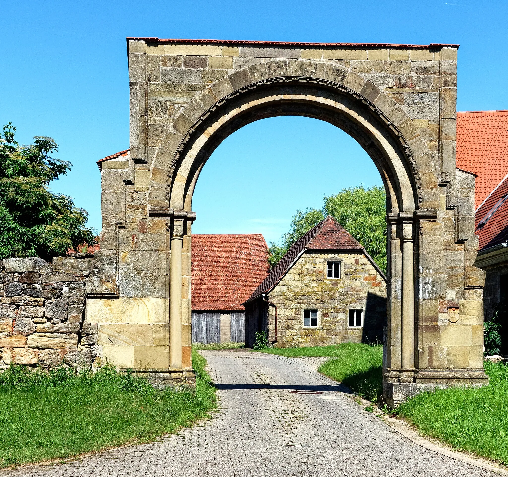 Photo showing: The Reichardsrother round arch gate.