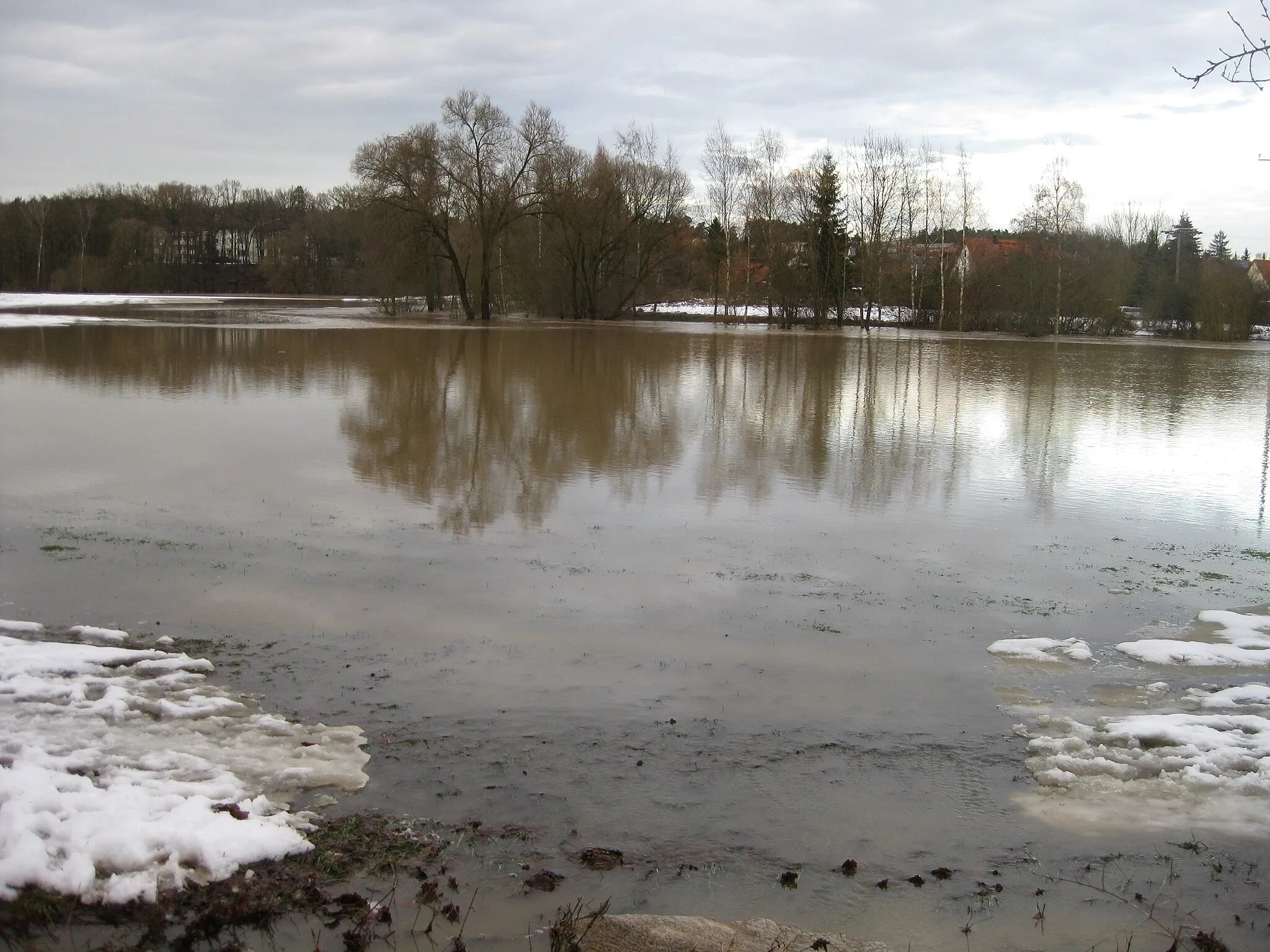 Photo showing: Floodwater in winter of the Schwabach west of Uttenreuth/Germany