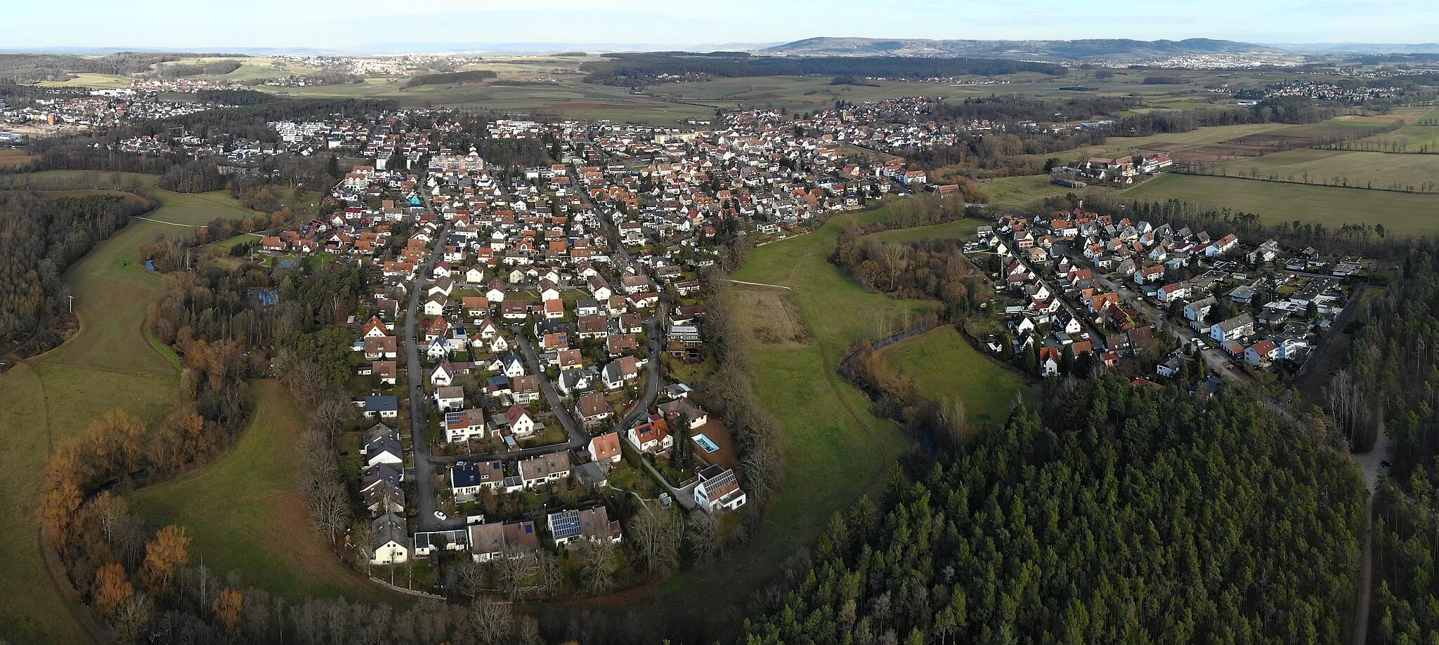 Photo showing: Uttenreuth Luftaufnahme, Richtung Norden, Mattäus-Kirche obeb rechts