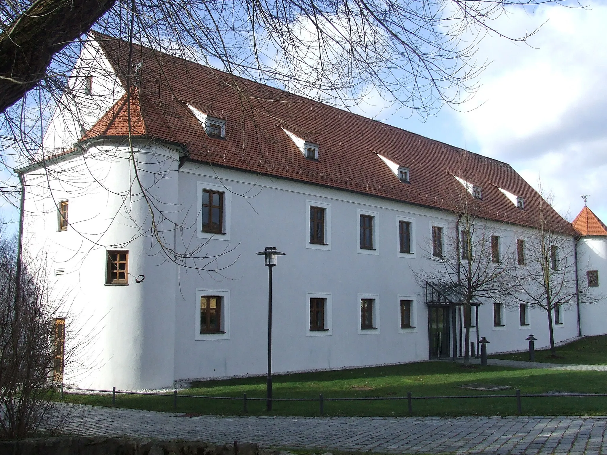 Photo showing: Ehemaliges Deutschordens-Pfleg-Schloss in Postbauer-Heng, Kreis Neumarkt in der Oberpfalz, heute als Kultur-Haus genutzt