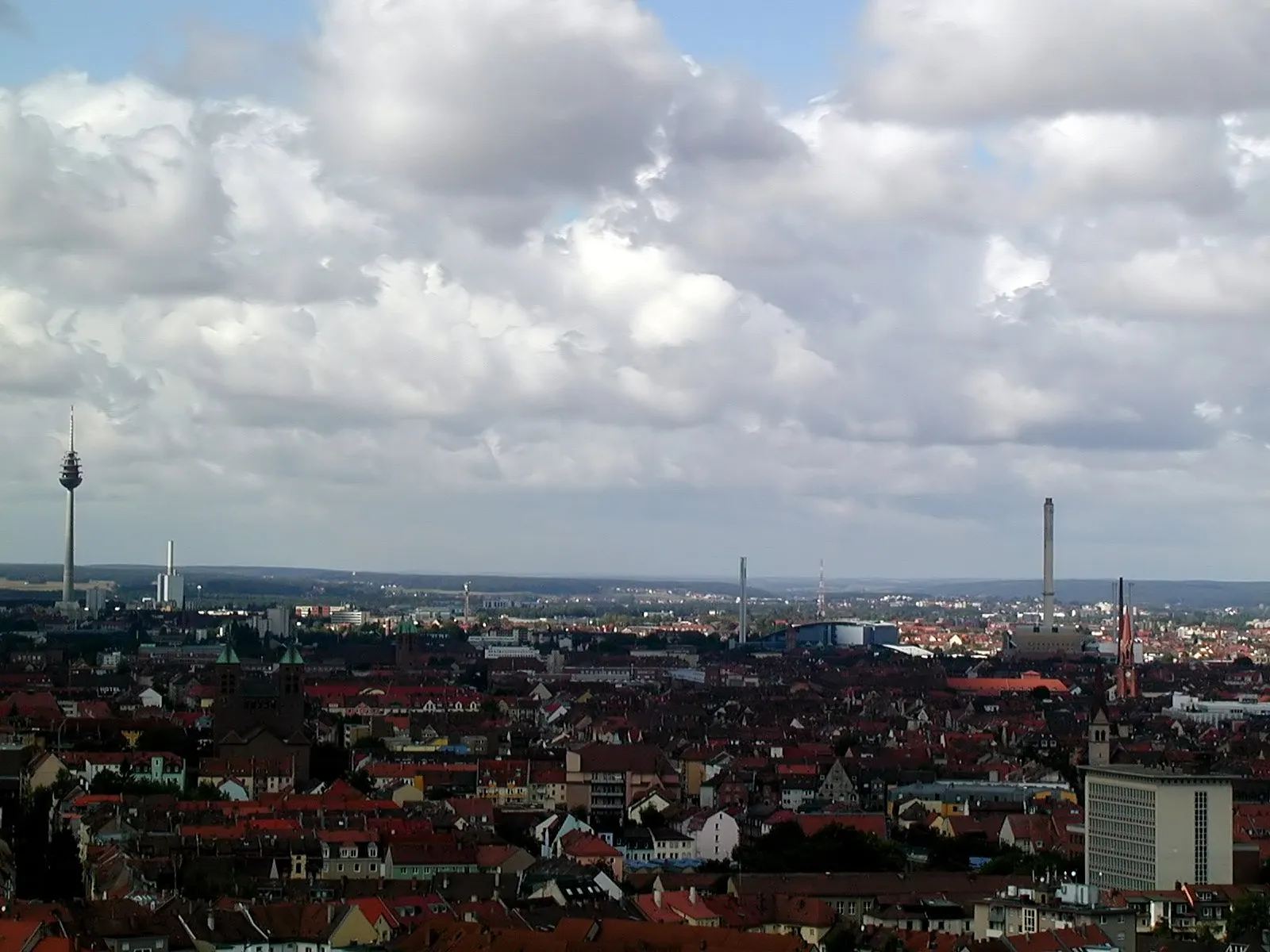 Photo showing: Nürnberger Südstadt und Südwesten mit Fernsehturm, Kraftwerk Franken 1, Müllverbrennung und Christuskirche