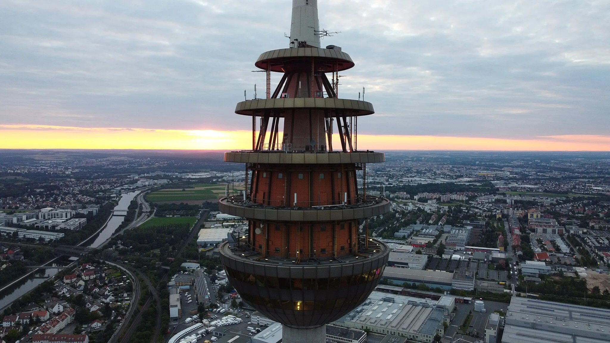 Photo showing: Fernmeldeturm Nahansicht