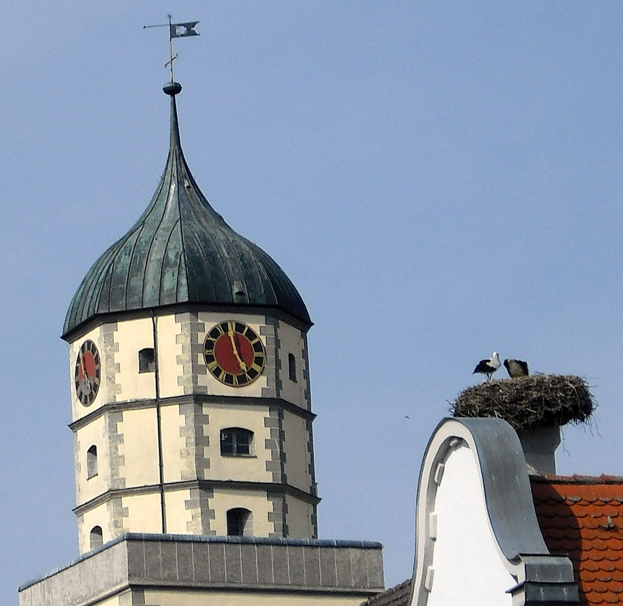 Photo showing: Kirchturm der evangelisch-lutherischen St. Jakobskirche Öttingen in Bayern - Storchennest