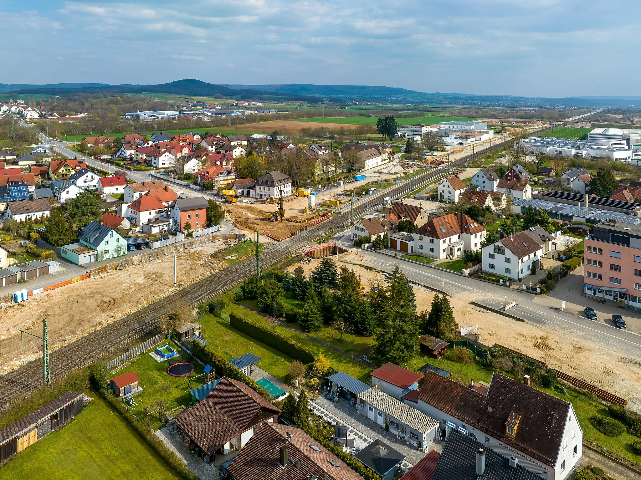 Photo showing: Aerial view of Buttenheim station with the construction site of the high-speed line Nuremberg-Erfurt