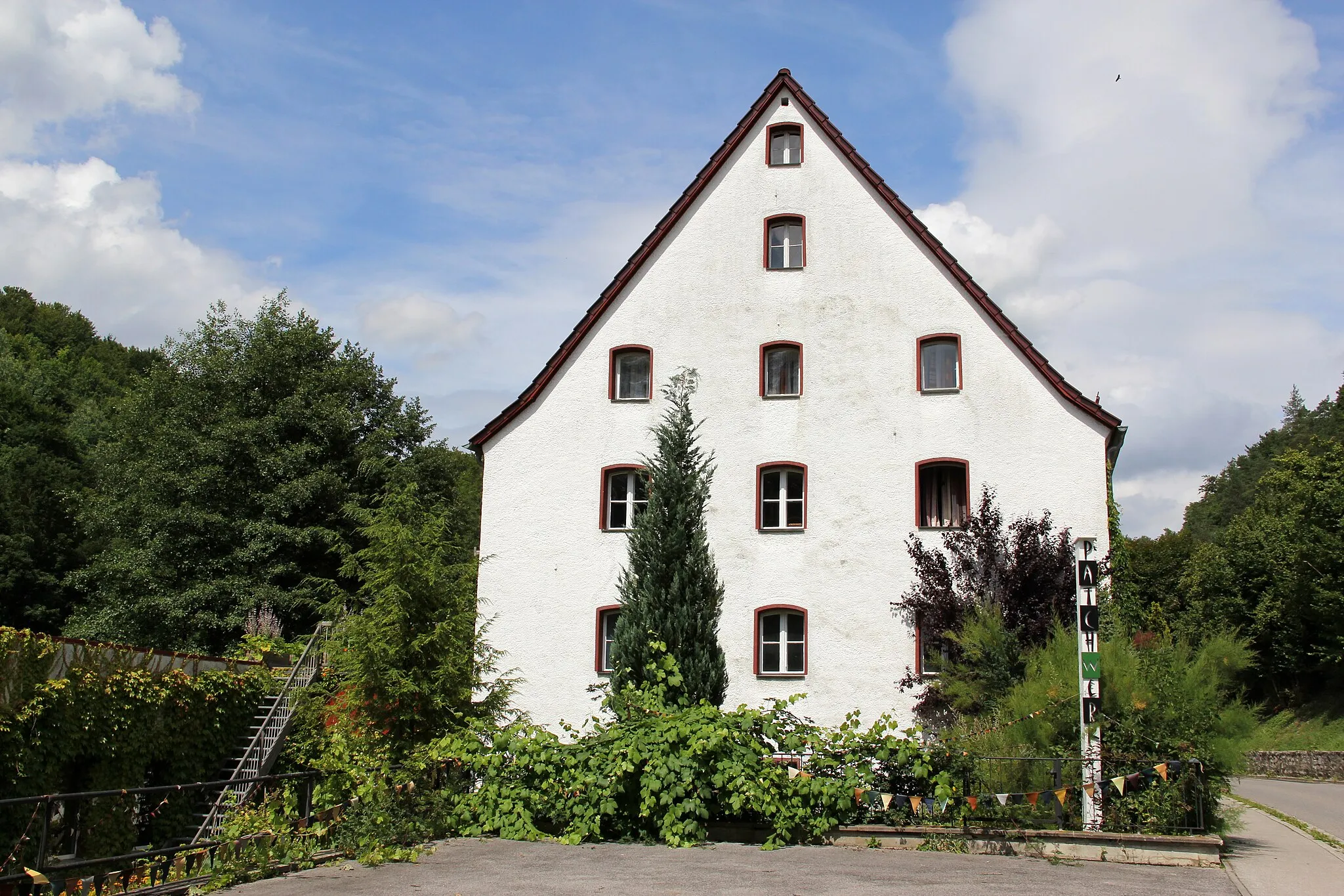 Photo showing: Ortseingang Oed, Haus Patchwerk