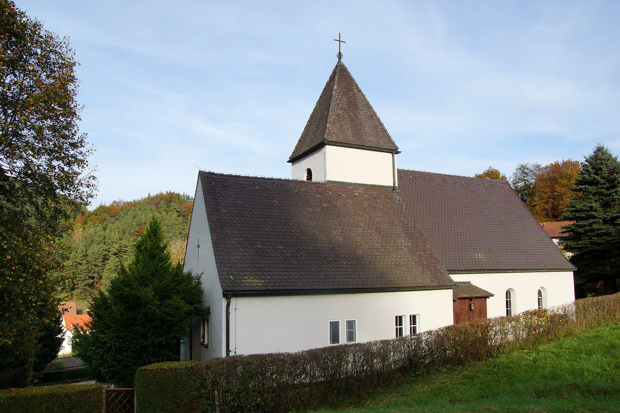 Photo showing: Die evangelische Vikariatskirche St. Johannes (Johanniskirche) in Högen bei Weigendorf