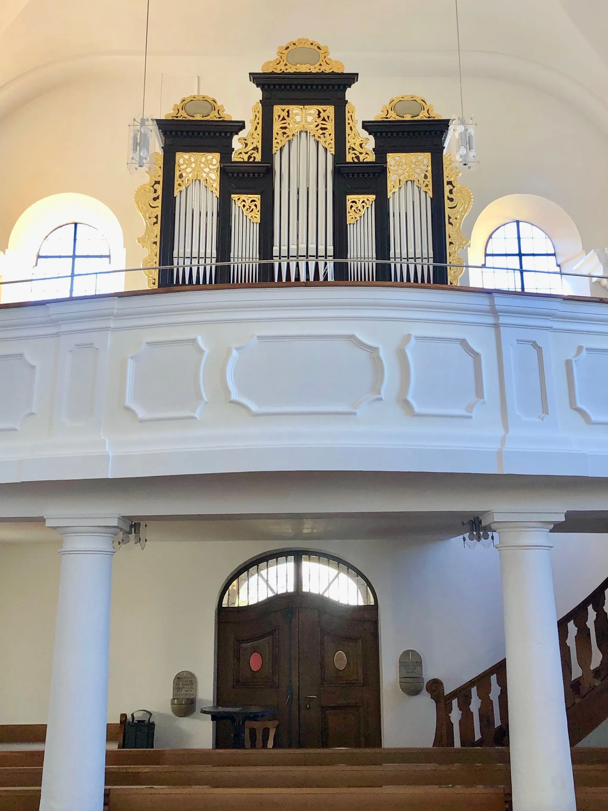 Photo showing: In der kath. Kirche St. Stephanus steht eine  Strebel-Orgel von 1912 (9/I/P), eine der wenigen "katholischen" aus Strebels Werkstatt.