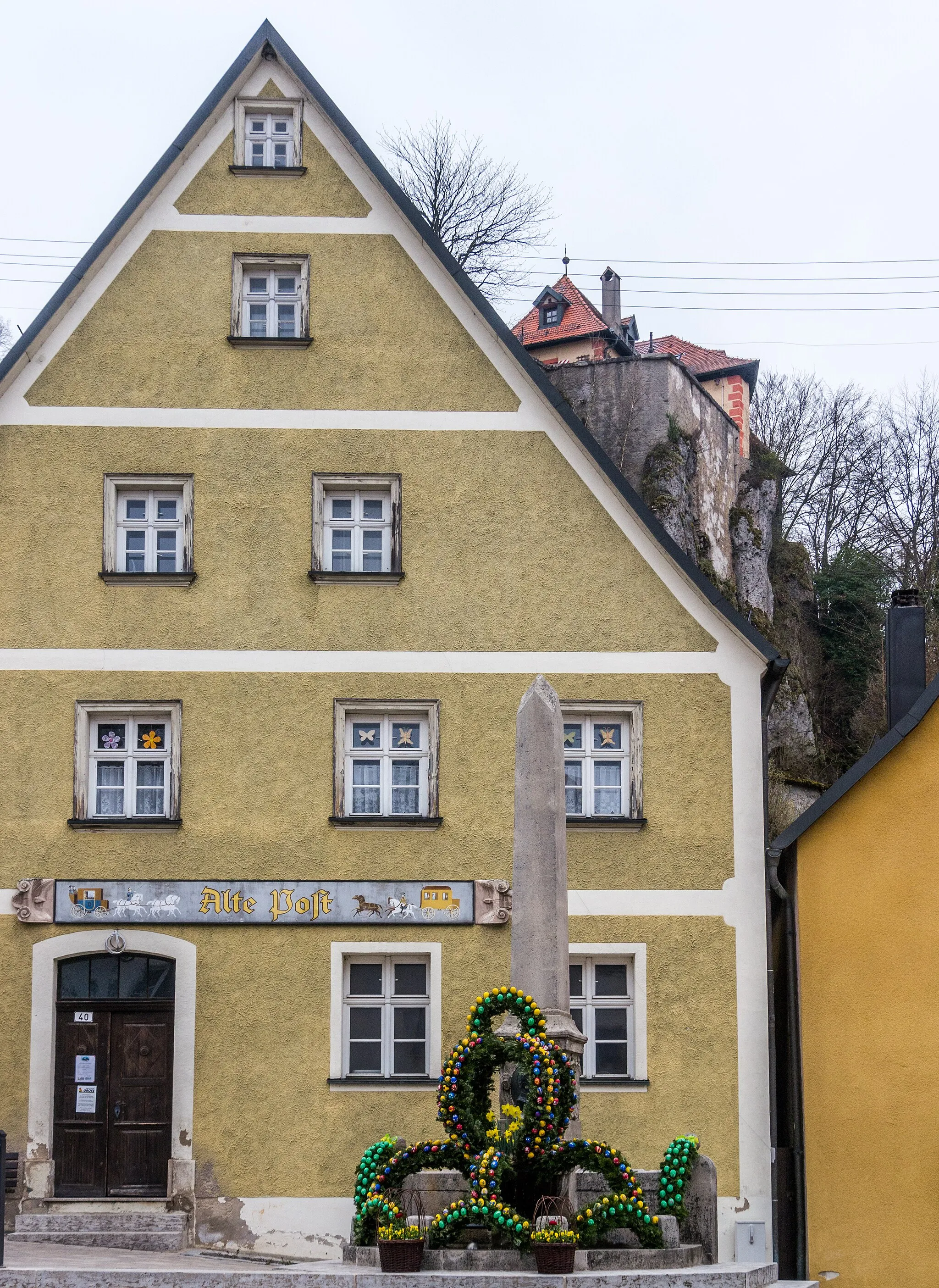 Photo showing: Easter fountain in Betzenstein 2012