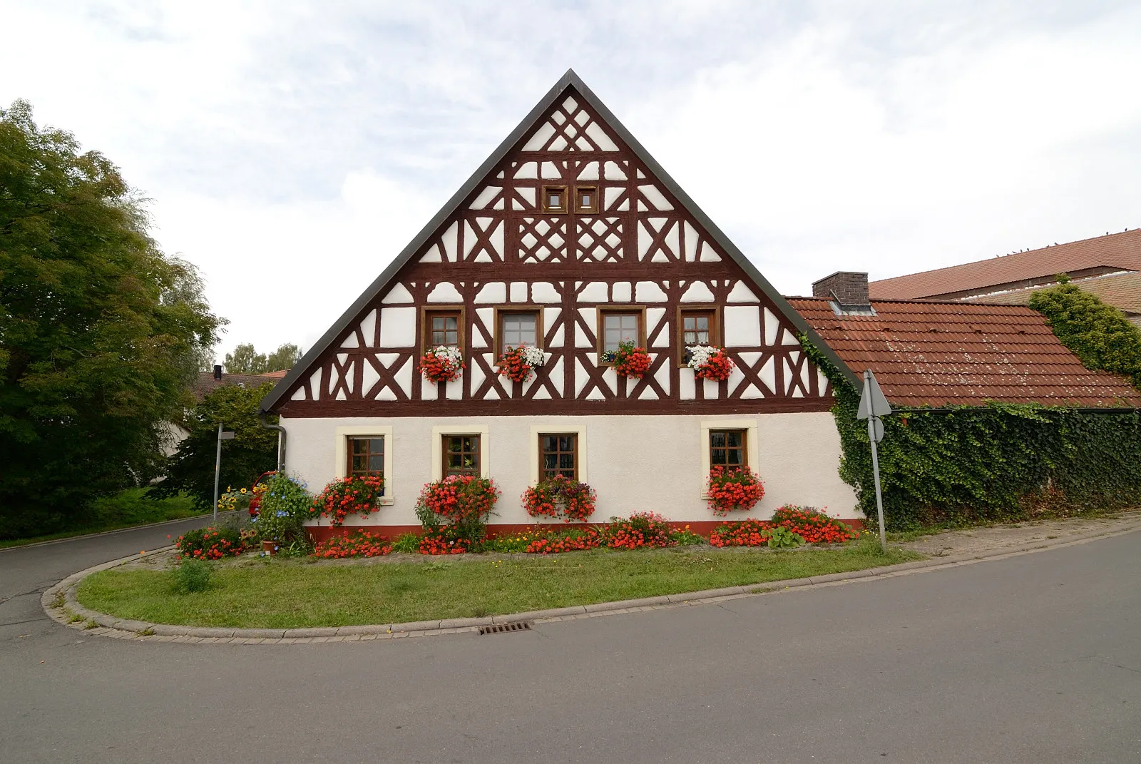 Photo showing: This is a photograph of an architectural monument. It is on the list of cultural monuments of Bayern, no. D-5-75-128-9.