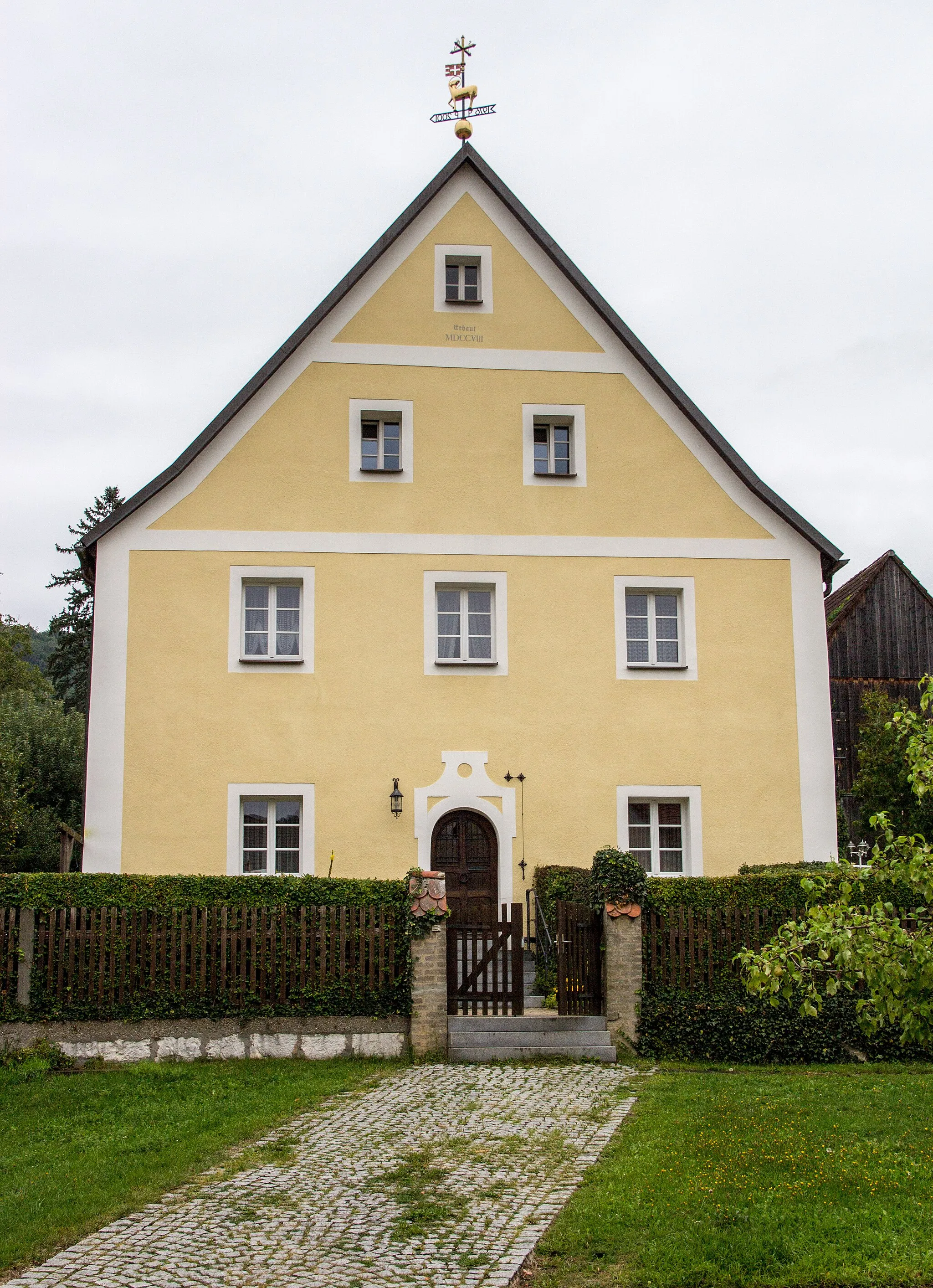 Photo showing: Pfarrhaus