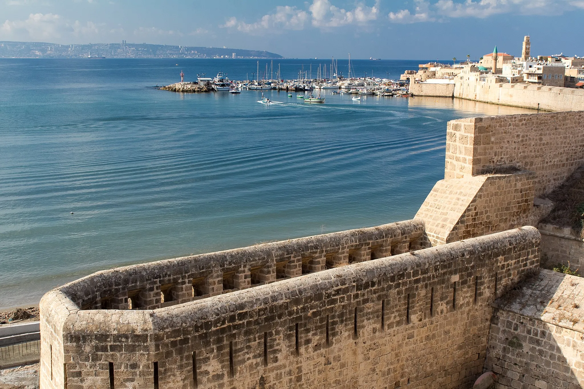 Photo showing: Fortifications and port of the old city of Acre,Israel