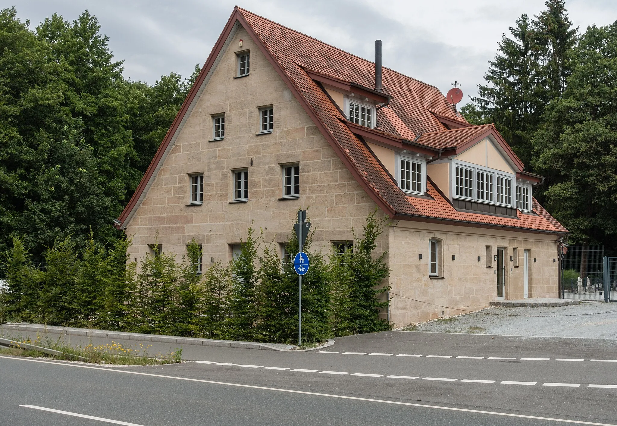 Photo showing: Feucht, Gauchsmühle, Ehemaliges Gasthaus, Baudenkmal, D-5-74-123-41