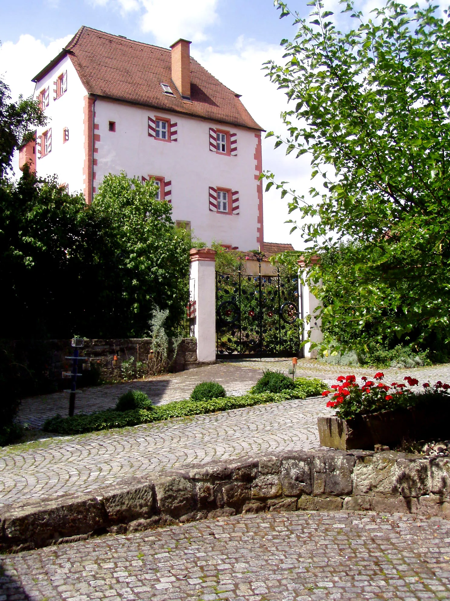 Photo showing: Das Abtsschlösschen im ehemaligen Klosterbezirk von Münchsteinach