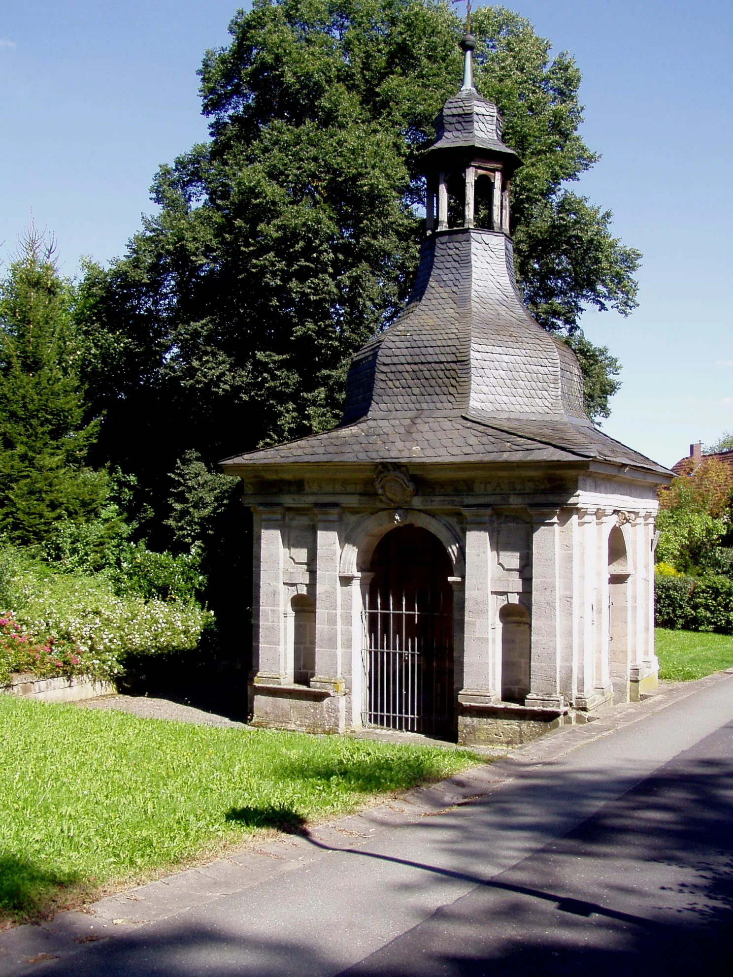 Photo showing: Heiligblutbrunnen, 1690 von L.Dienzenhofer entworfen