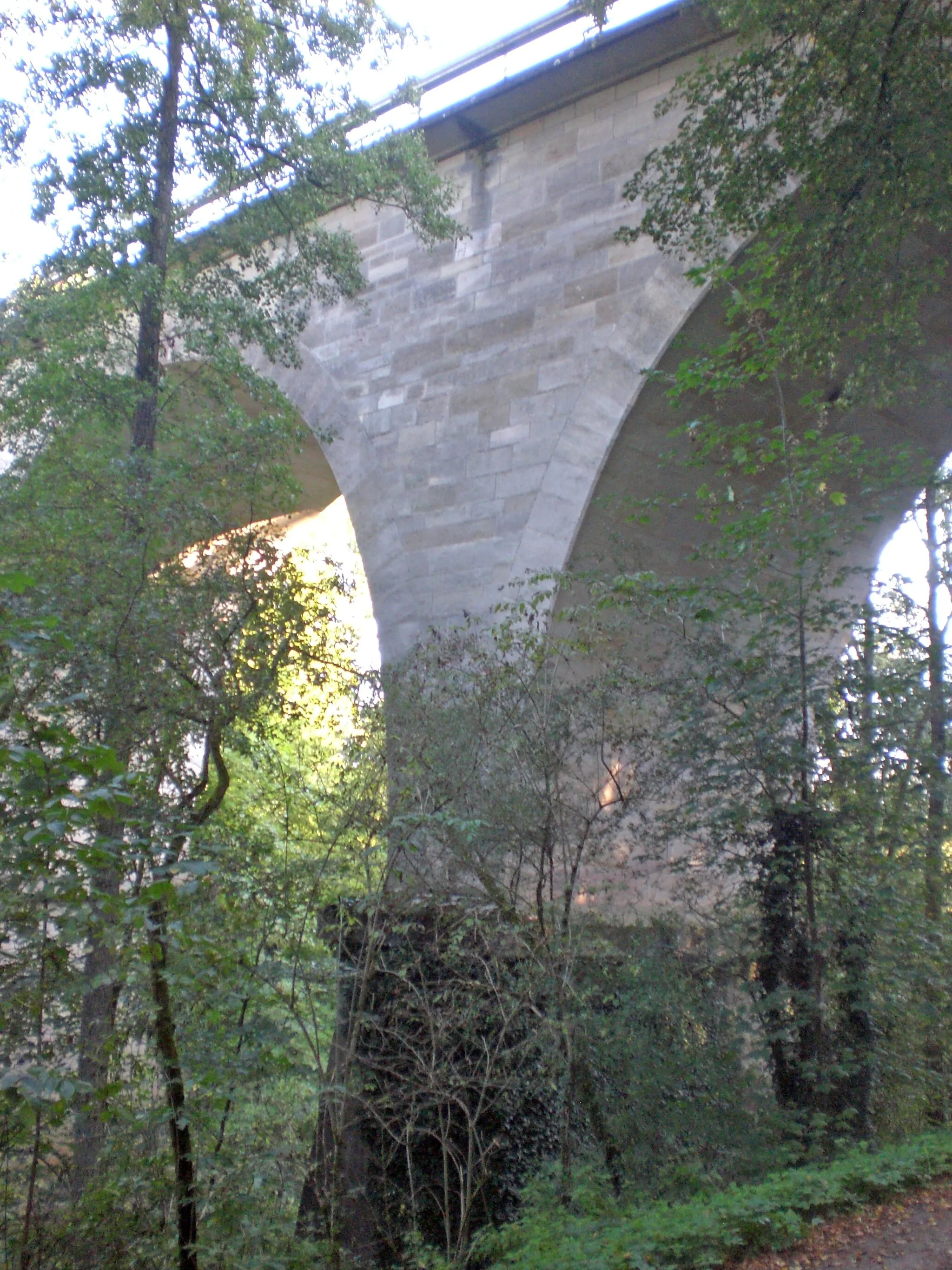 Photo showing: Eisenbahnbrücke in Ochenbruck