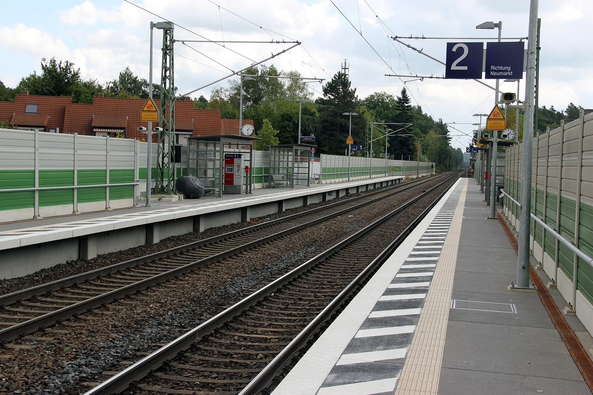 Photo showing: S-Bahn Haltepunkt Feucht Ost