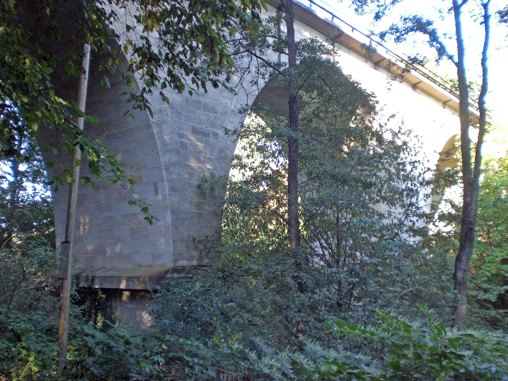 Photo showing: Eisenbahnbrücke in Ochenbruck