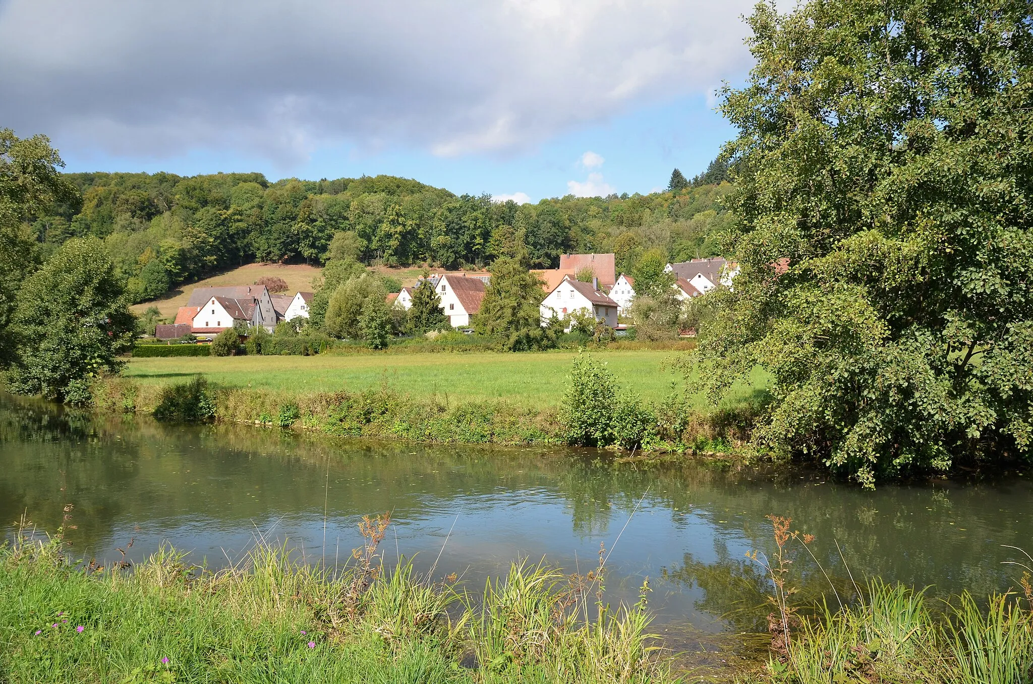 Photo showing: Blick auf Düsselbach mit der Pegnitz im Vordergrund