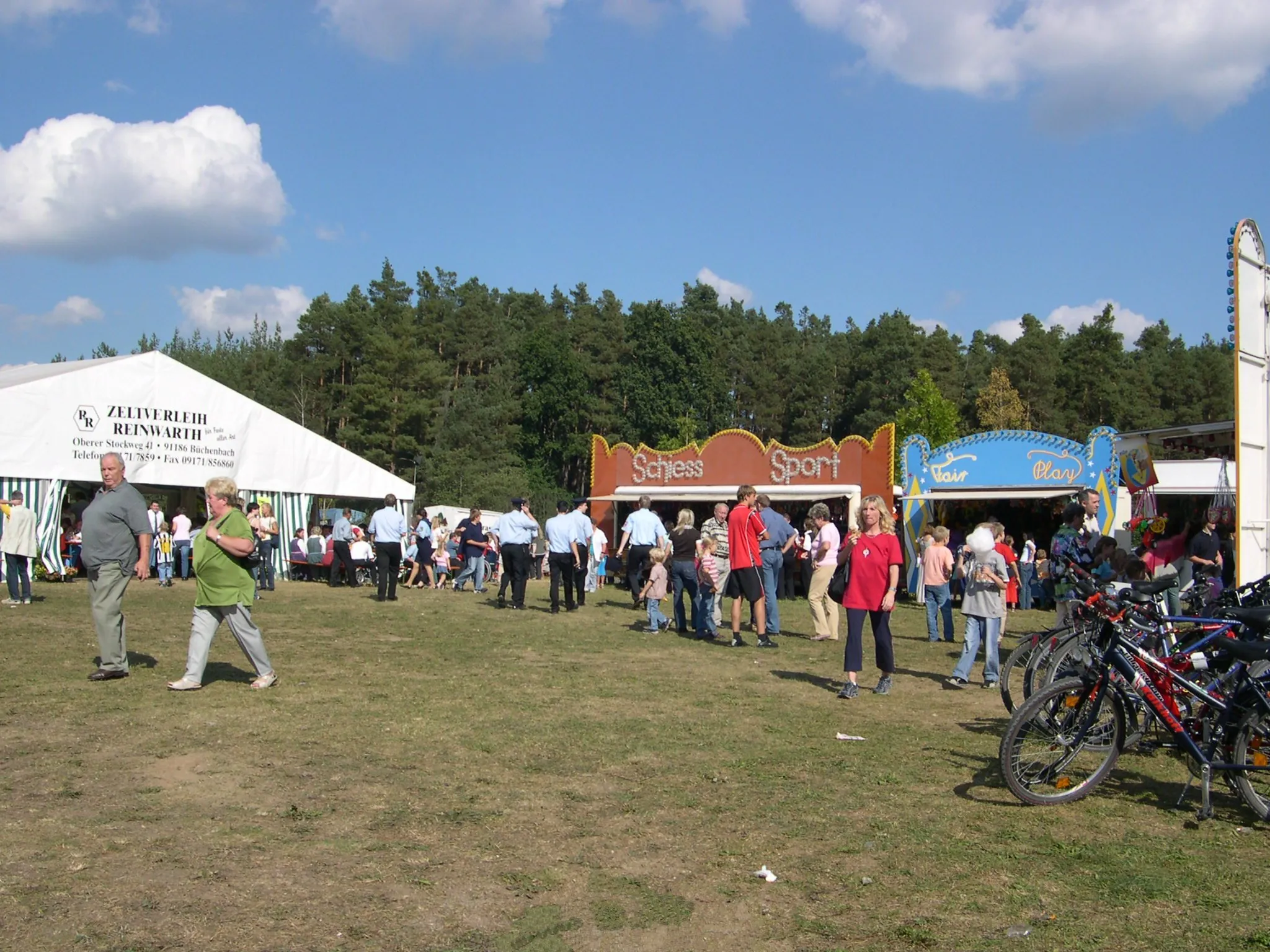 Photo showing: Marquee area of firemen's carnival and parade 2006 in Roth-Pruppach.