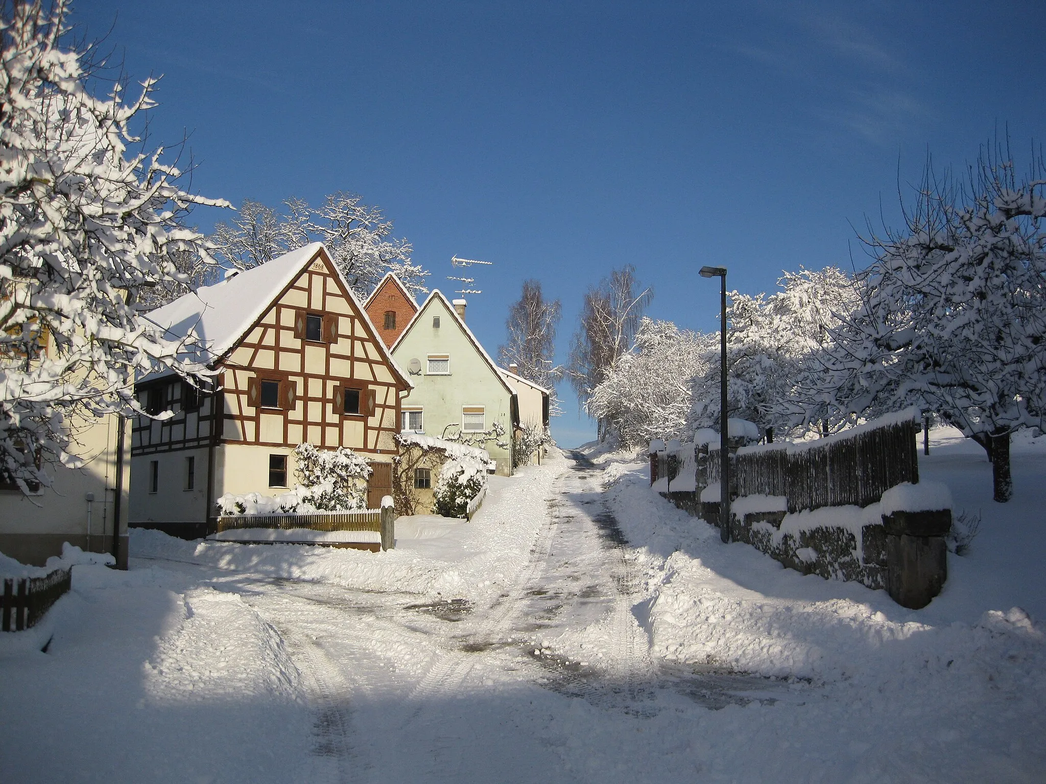 Photo showing: The way to the ponds in winter