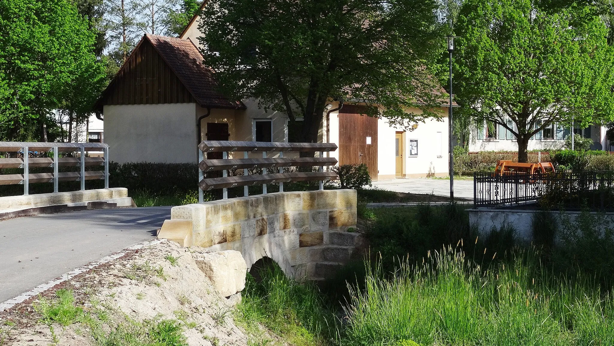 Photo showing: Restaurierte Sandsteinbrücke in Tragelhöchstädt