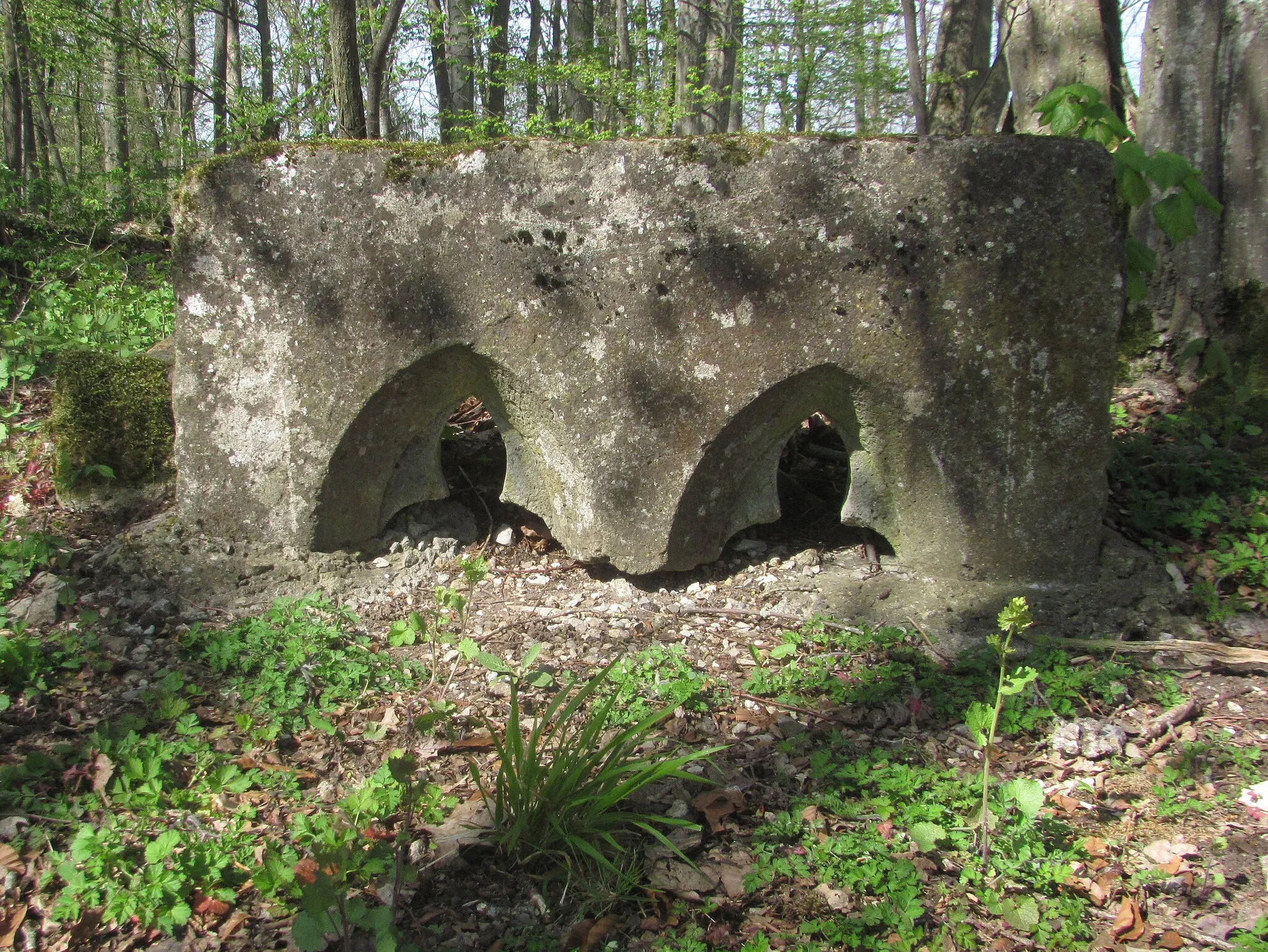 Photo showing: Steinquader als Sturz eines Doppelfensters mit genasten Spitzbögen