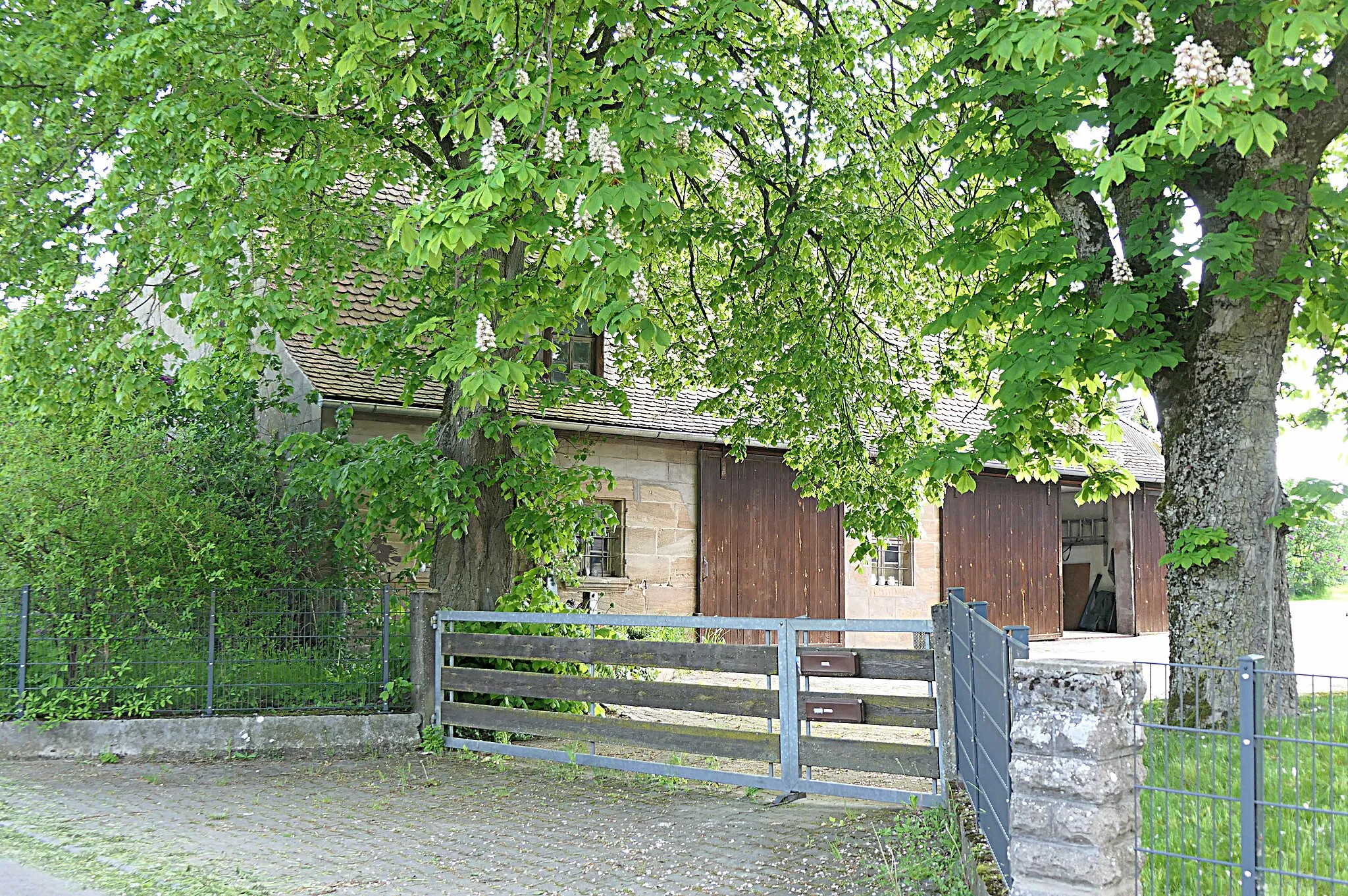 Photo showing: Wohnstallhaus Schwabacher Str. 42 in Rothaurach, Roth