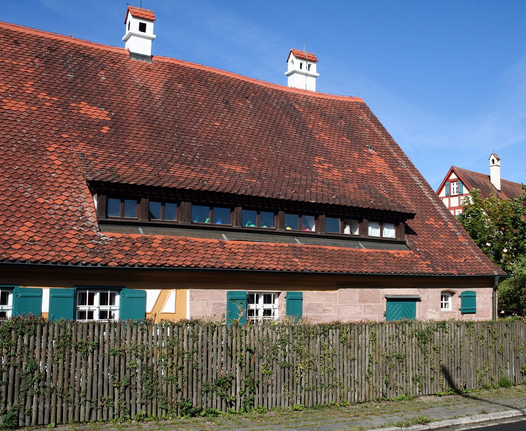 Photo showing: Wohnstallhaus, Dürrenhembach, Wendelstein, Baudenkmal, D-5-76-151-157