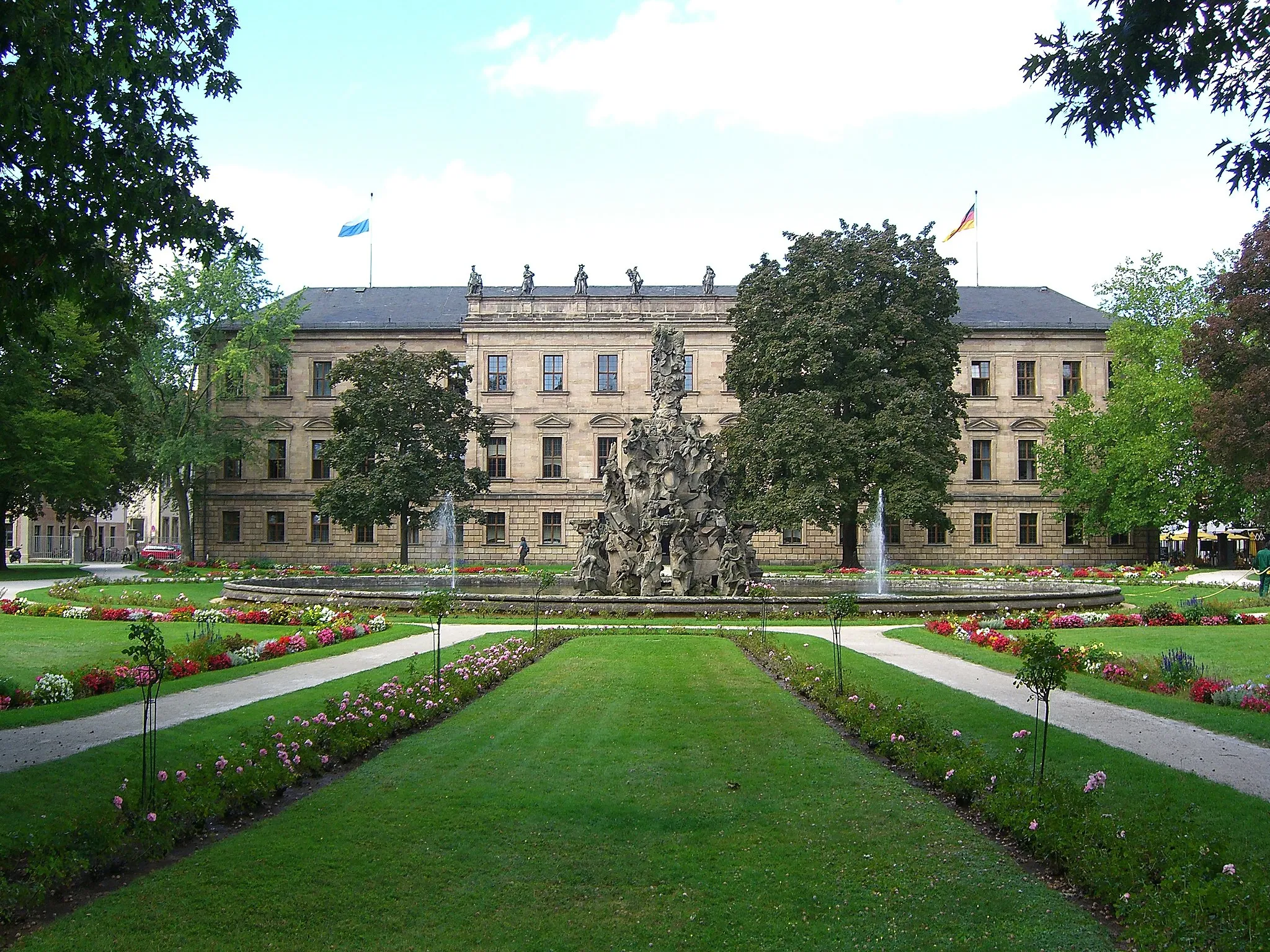 Photo showing: Backside of the manor-house of Erlangen, Germany, viewed from the Schlosspark.