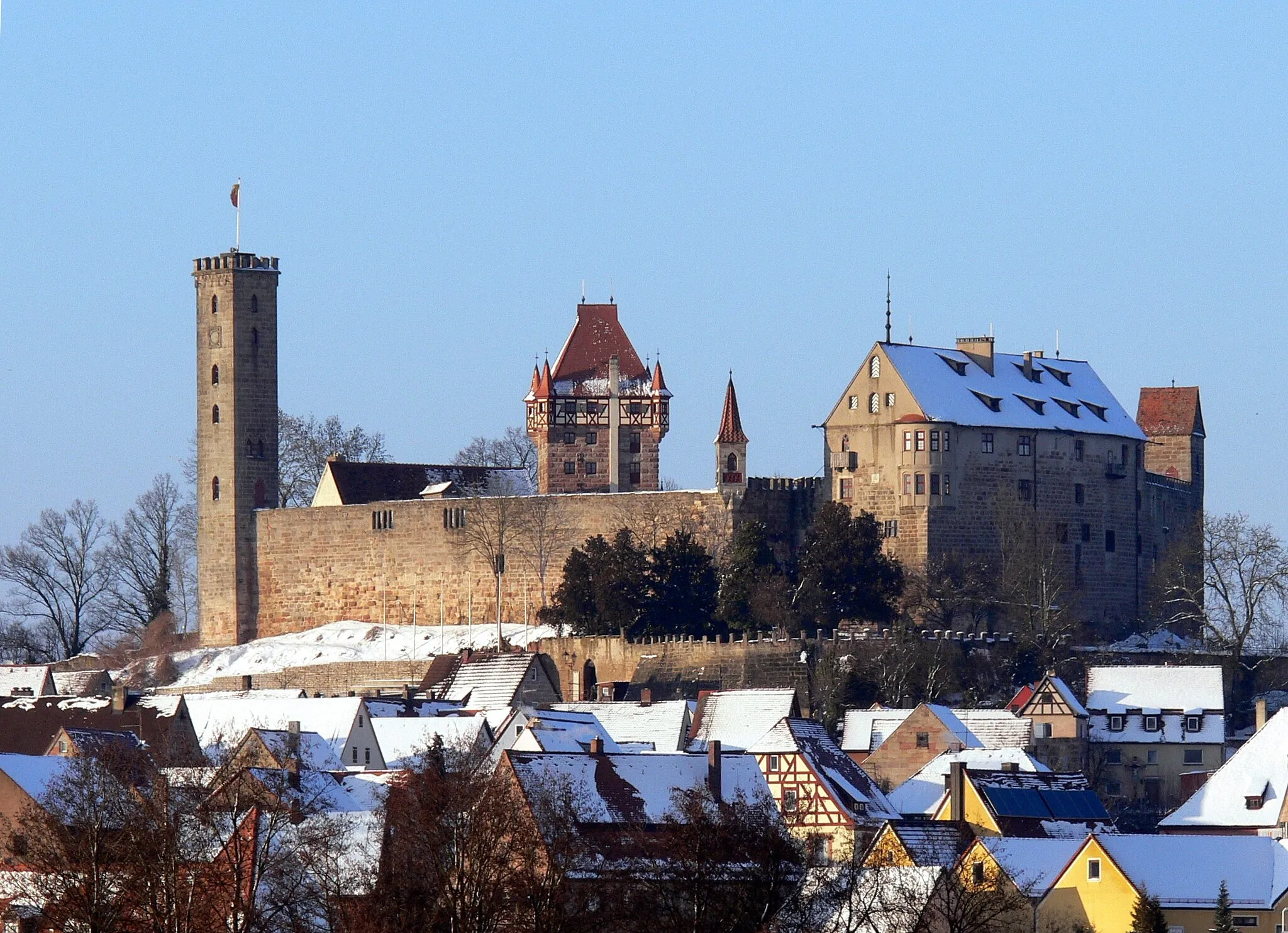 Photo showing: Abenberg castle seen from the monastery of Marienberg.